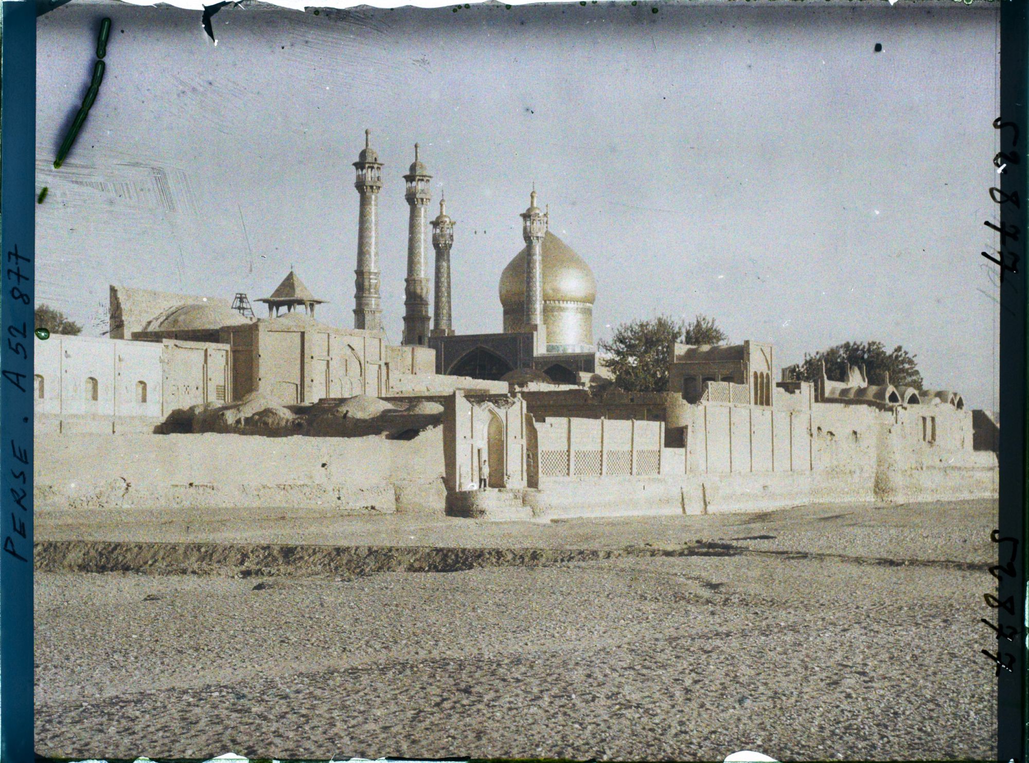 Image représentant Le sanctuaire de Fatima Masoumeh au crépuscule