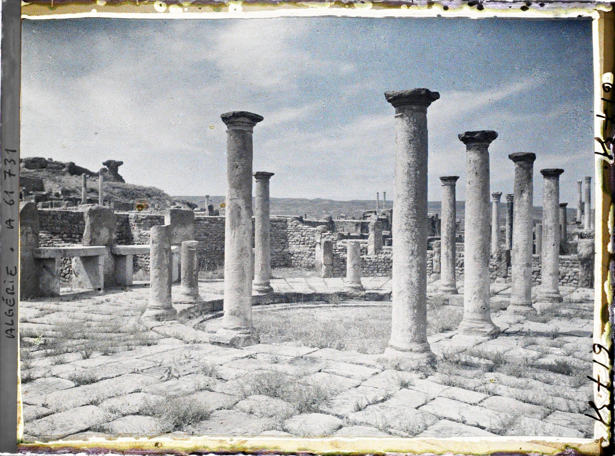 Image représentant Algérie, Timgad, Le petit marché