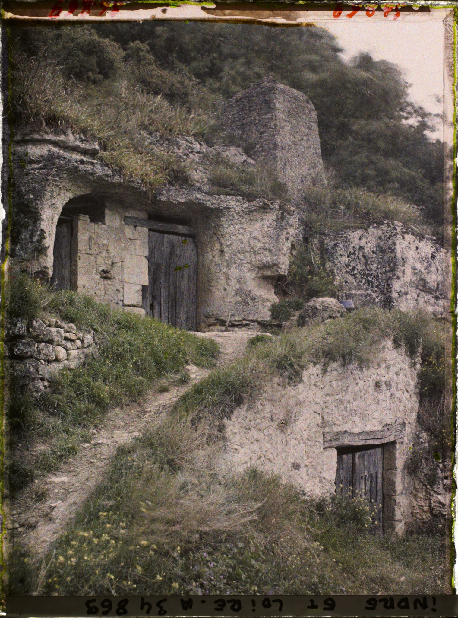 Image représentant Sentier conduisant à une maison troglodyte