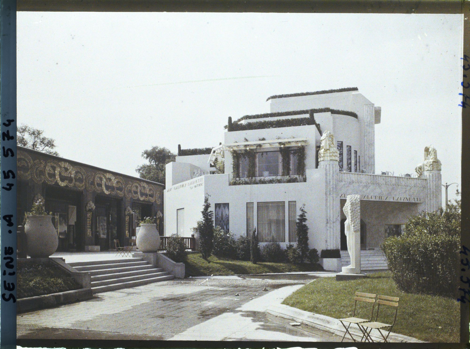 Image représentant L'Exposition des arts décoratifs, Pavillon des Galeries Lafayette, dit Pavillon La Maîtrise et galerie des Boutiques Françaises