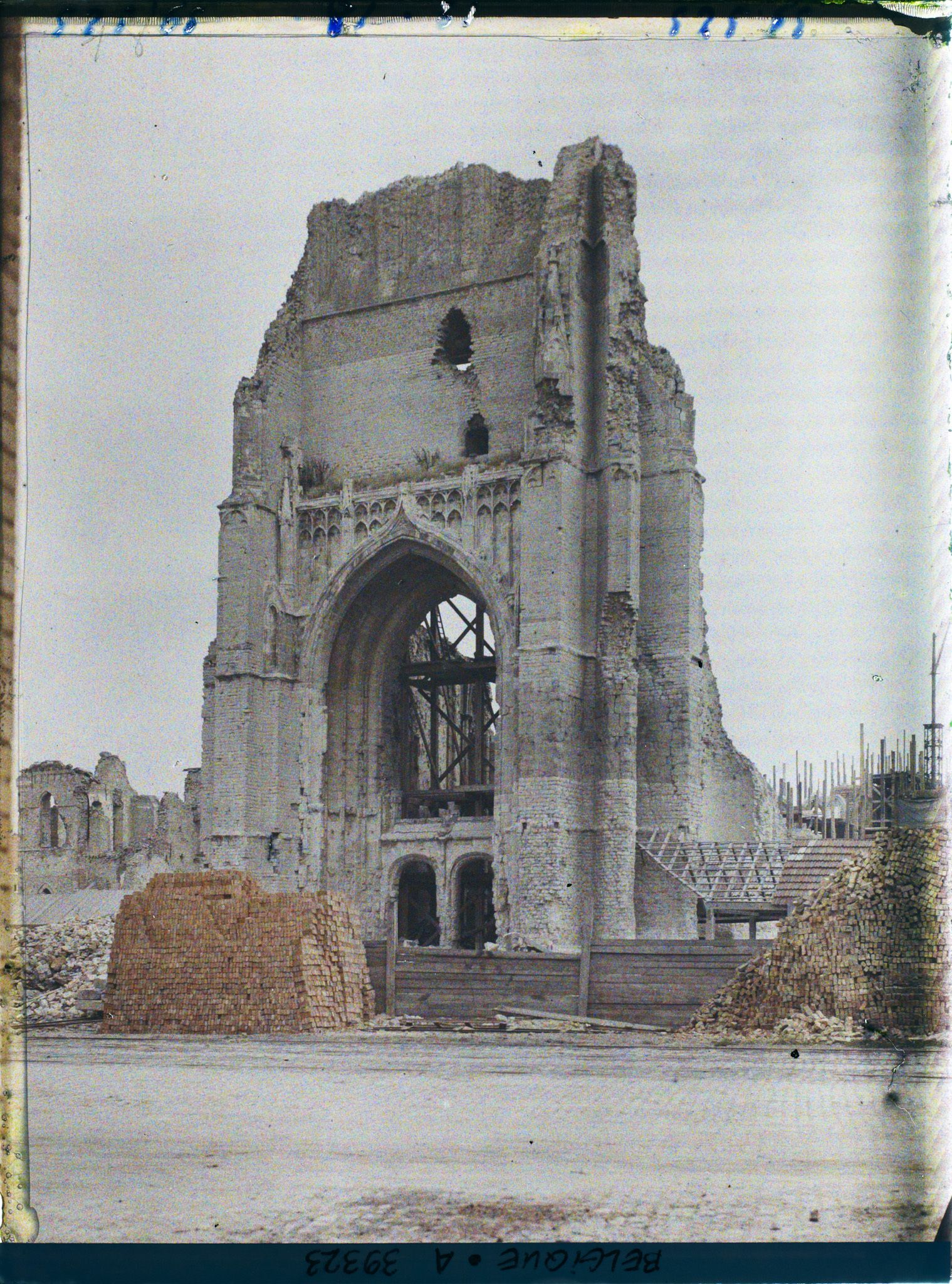 Image représentant Belgique, Ypres, Aspect du Clocher de St Martin