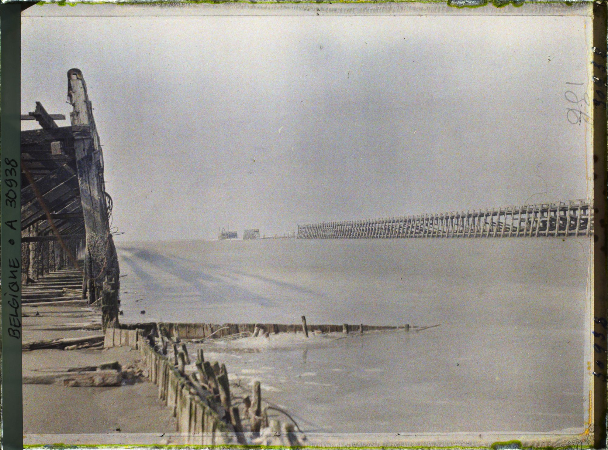 Image représentant Belgique, Nieuport les Bains, Estacade et embouchure de la rive droite de l'Yser