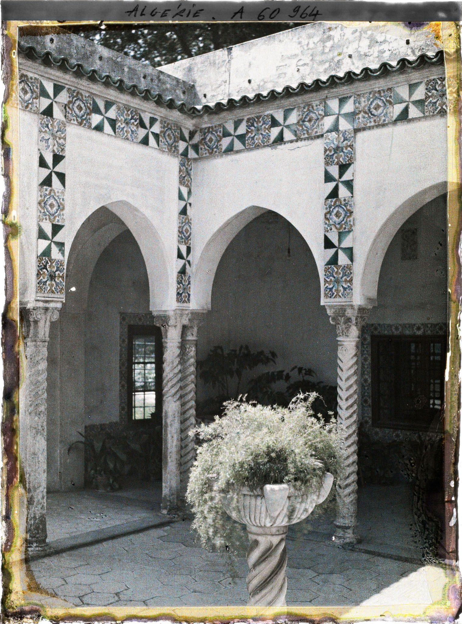 Image représentant Le patio d'un petit pavillon dans le palais d'été du Gouverneur