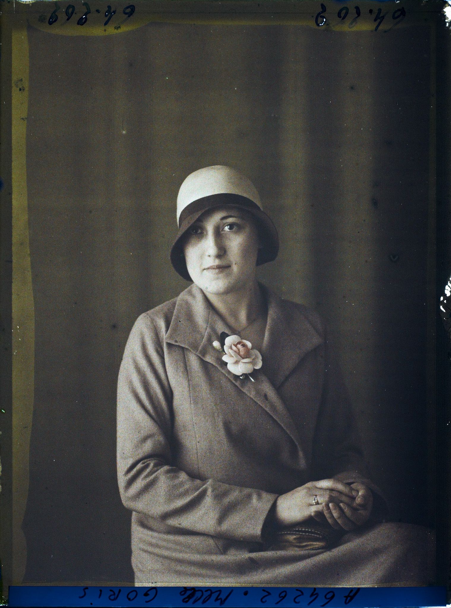 Image représentant https://musee-albert-kahn.s-museum.fr/home/NWQ2OTAwYzNmYjZlZTk1ZWQwODJmMjY4L2dlbmVyaWMtbm90aWNlLXRhYi9hdXRob3JpdHkvNjE3YTc5ZjVjZjhiODk2OGIzMzM3ZDIx/5d6900c3fb6ee95ed082f268/generic-notice-tab/authority/617a79ebcf8b8968b3336dcc Mademoiselle Goris