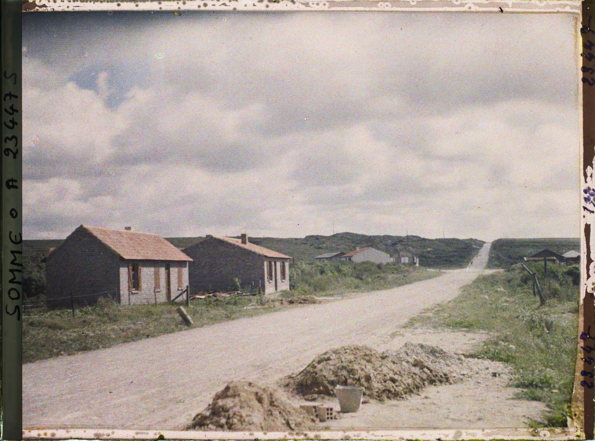Image représentant France, Bouchavesnes, Entrée du Village vue du Sud Ouest