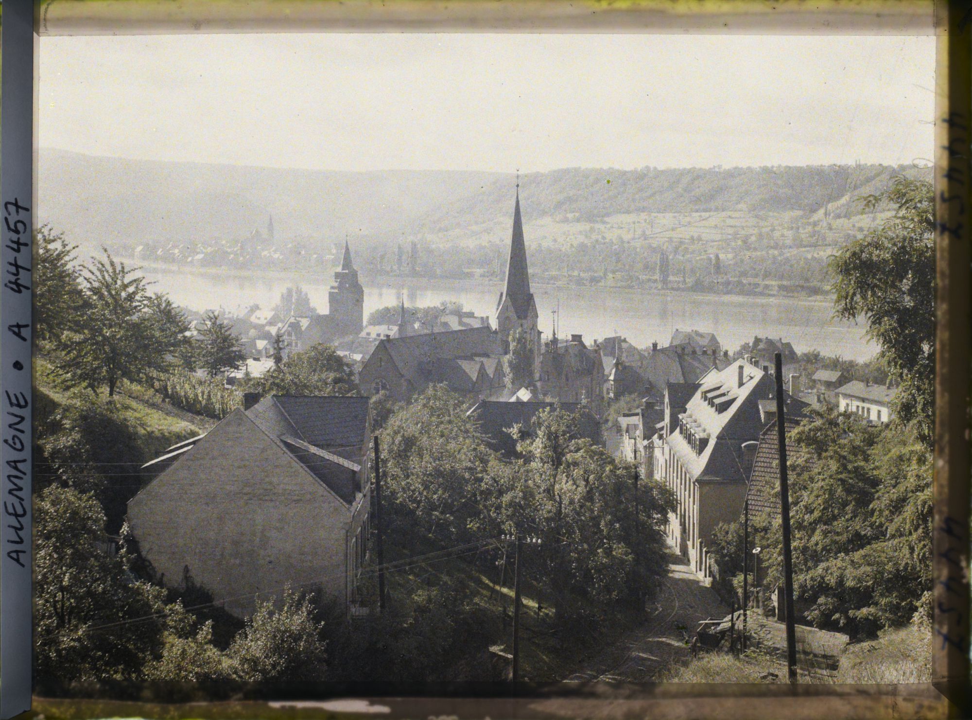 Image représentant Allemagne, Braubach, Contre jour s/ le Village et le Rhin.