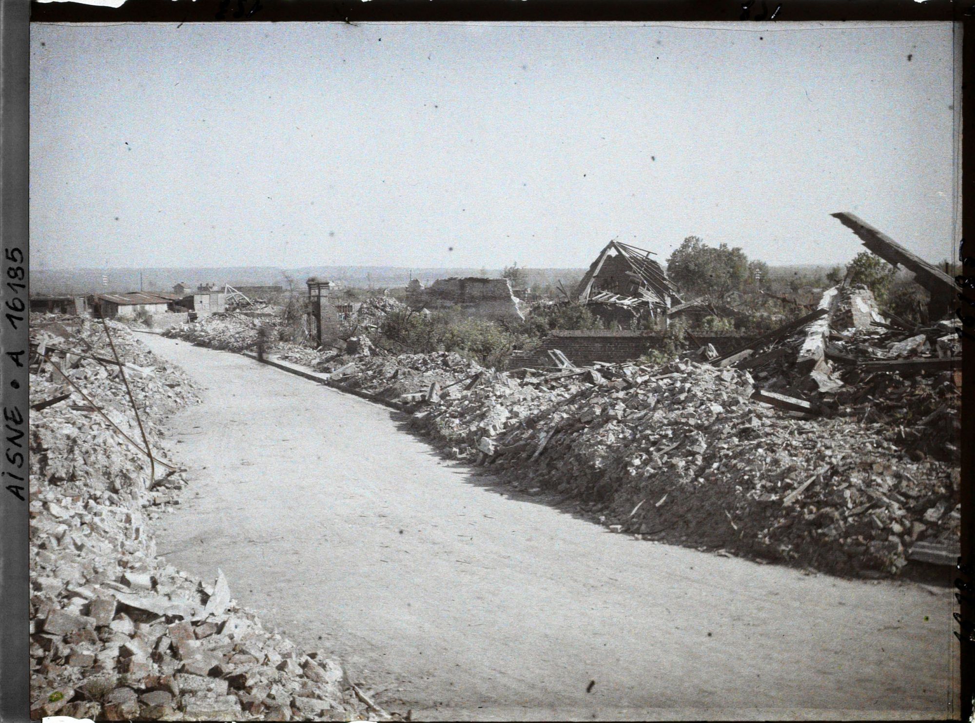 Image représentant France, Tergnier, La rue Marceau, vue vers le Canal