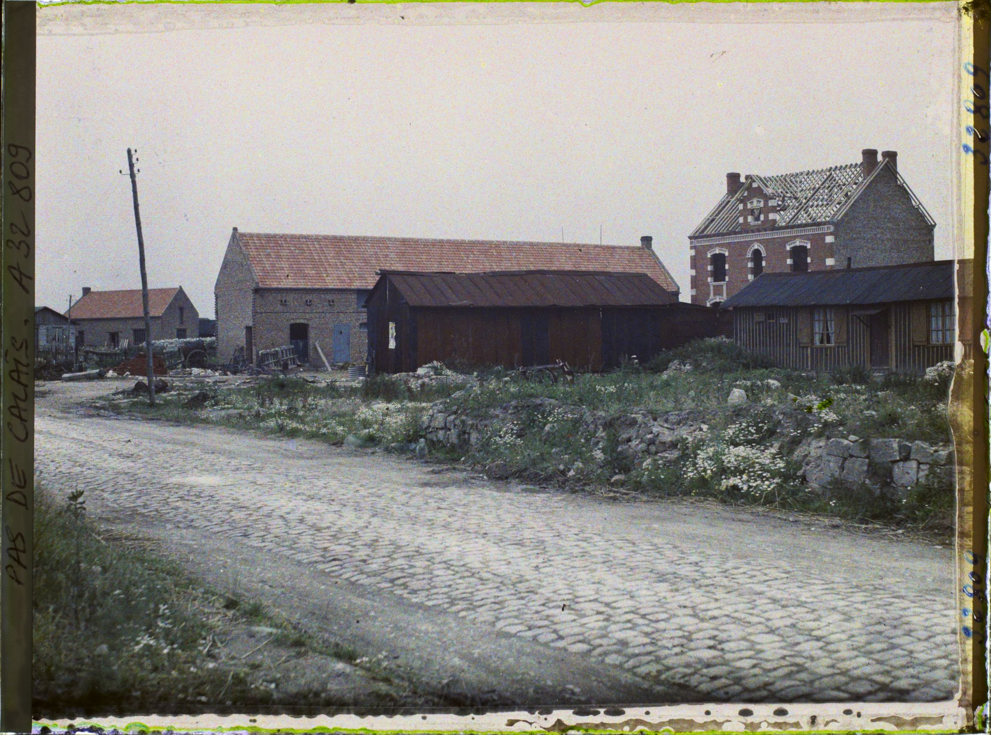 Image représentant France, Neuville St Waast, Maisons reconstruites