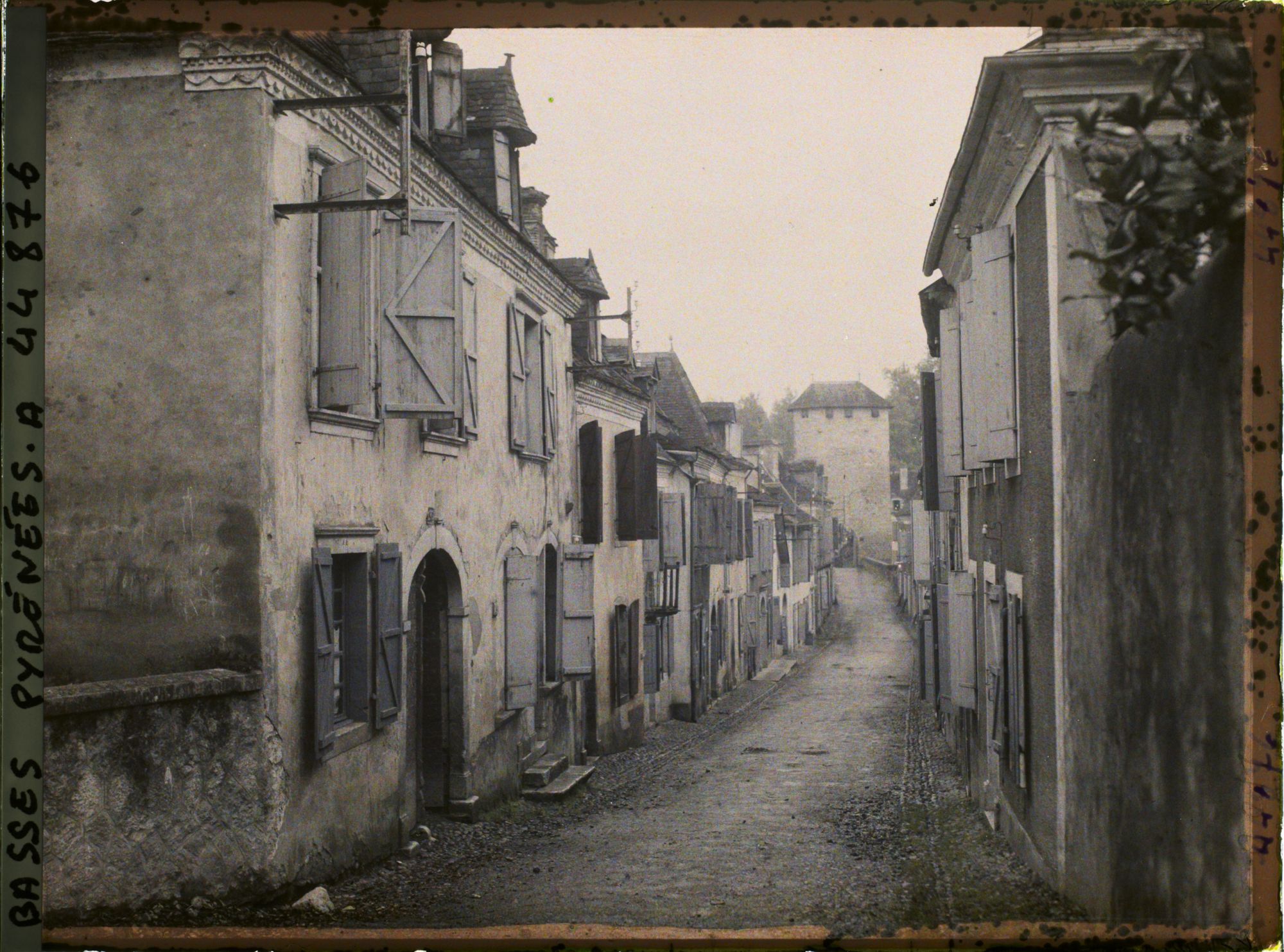 Image représentant France, Orthez, La rue du Pont (maisons à entablements sculptés)