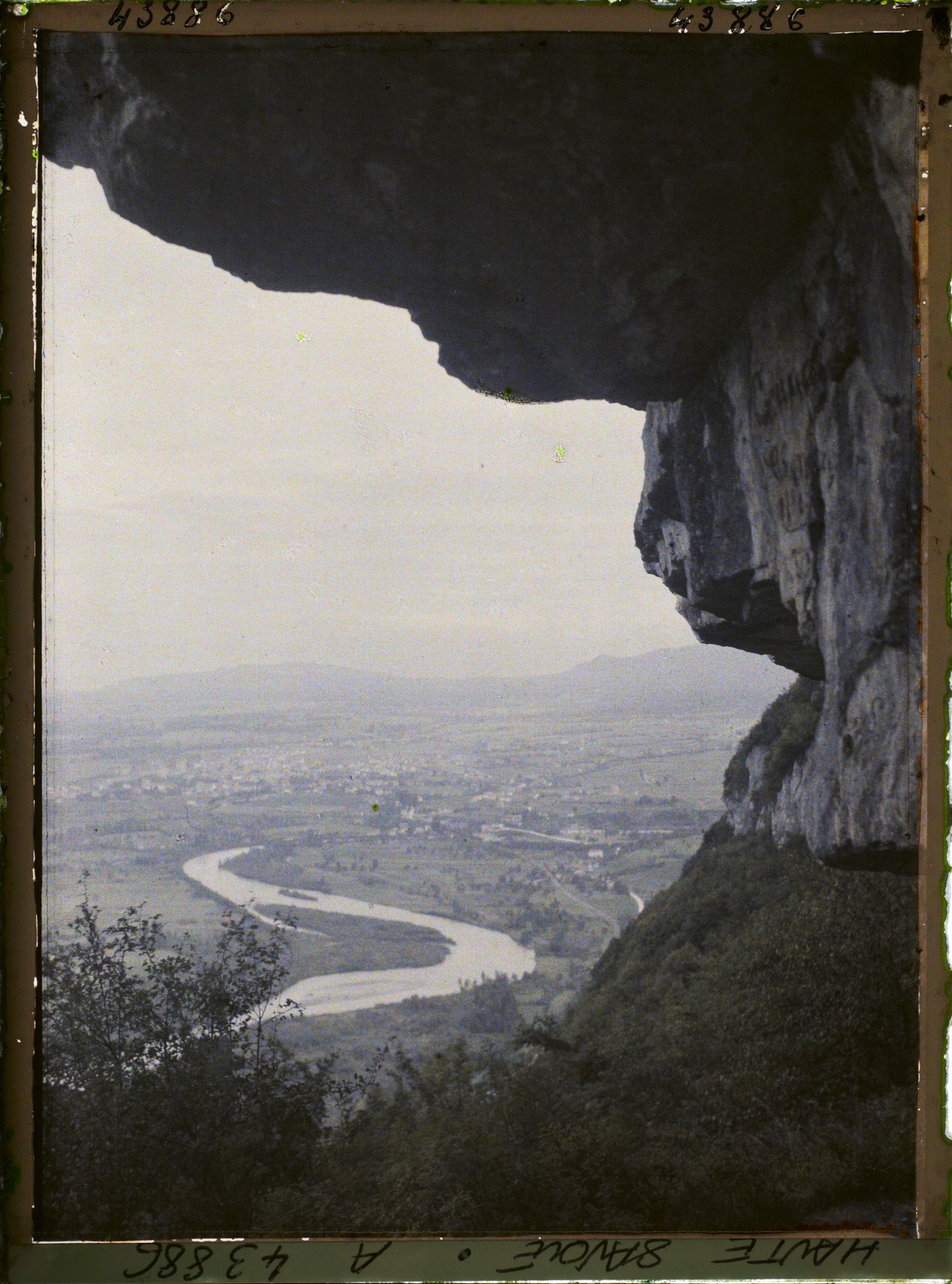 Image représentant France, Monnetier (Hte Savoie), Extrémité Sud de la Vallée de l'Arve, Annemasse et, au fond les Voirons vus sa petite salève
