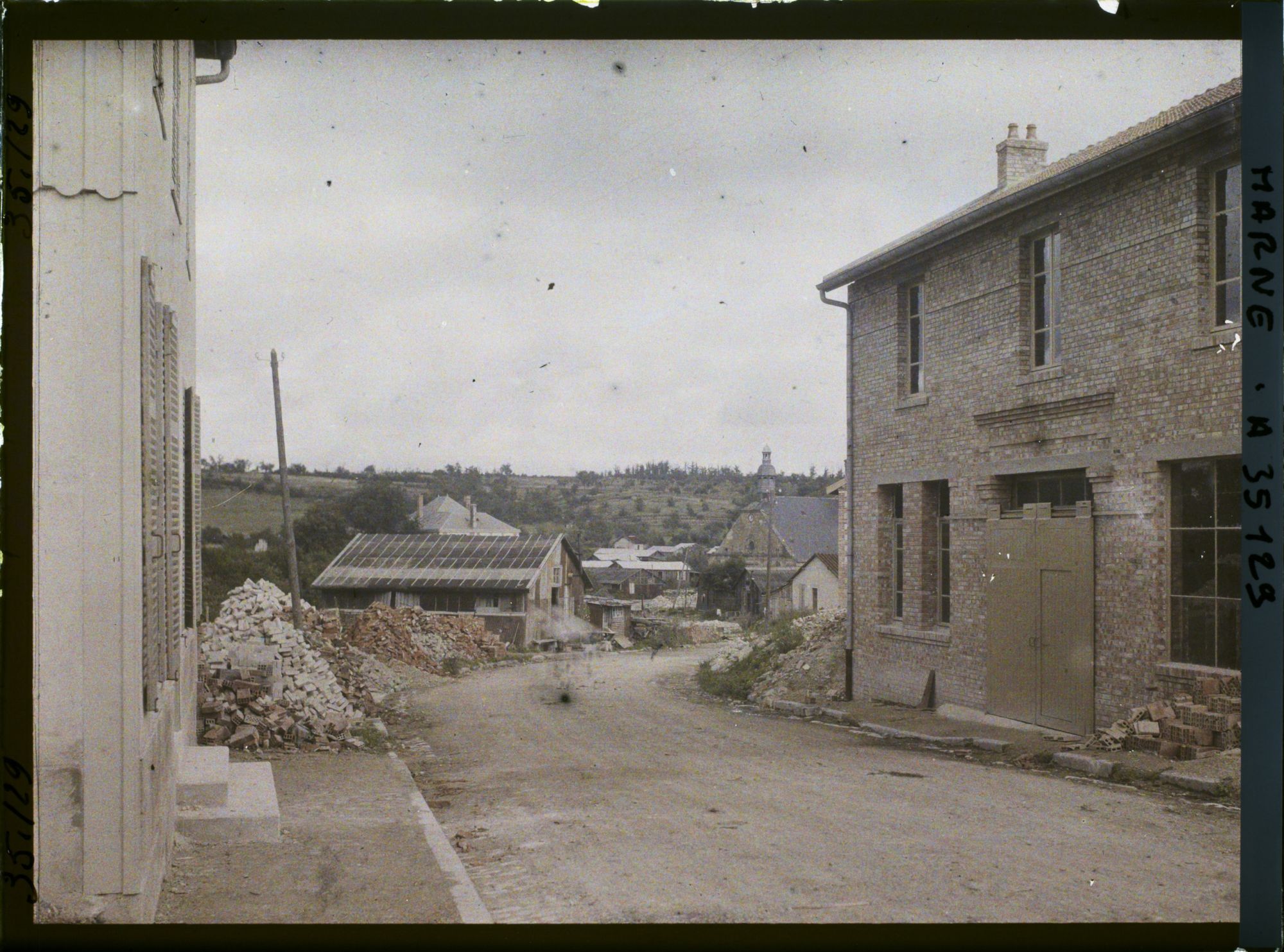 Image représentant France, Vienne le Château , Entrée de Vienne le Château par Vienne la Ville