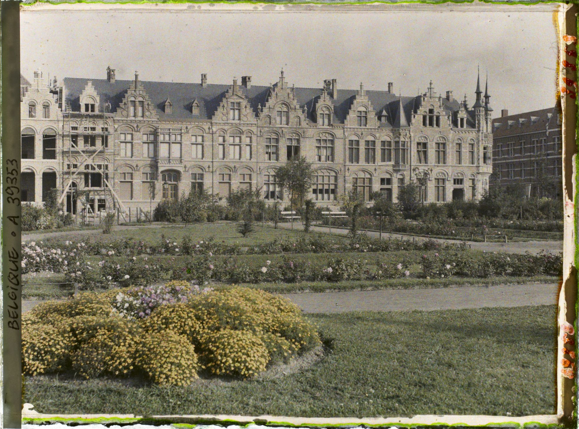 Image représentant Belgique, Ypres, Square de la Gare et nouvelles maisons Ouest
