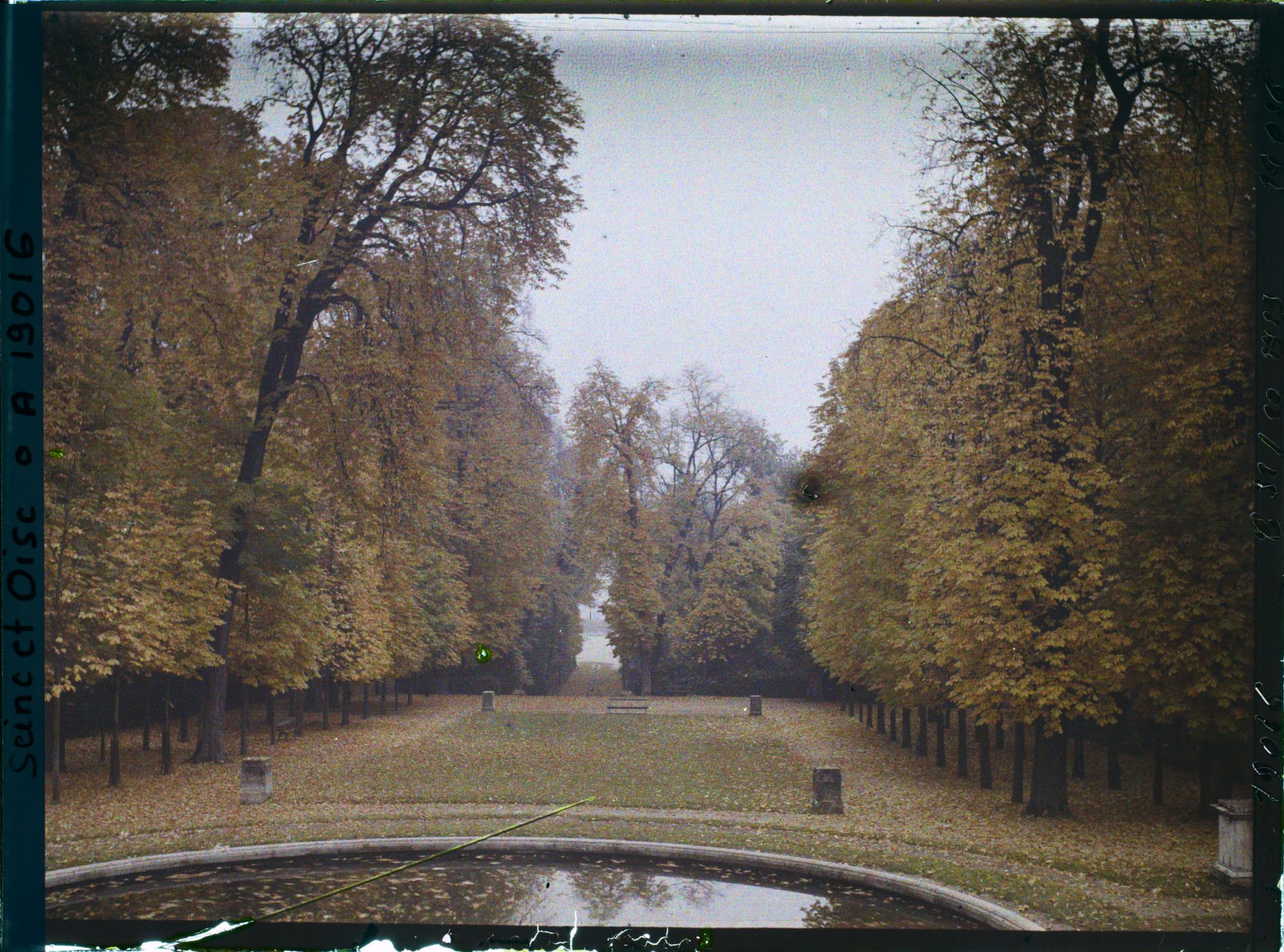 Image représentant Le bassin des Trois Bouillons dans le petit parc