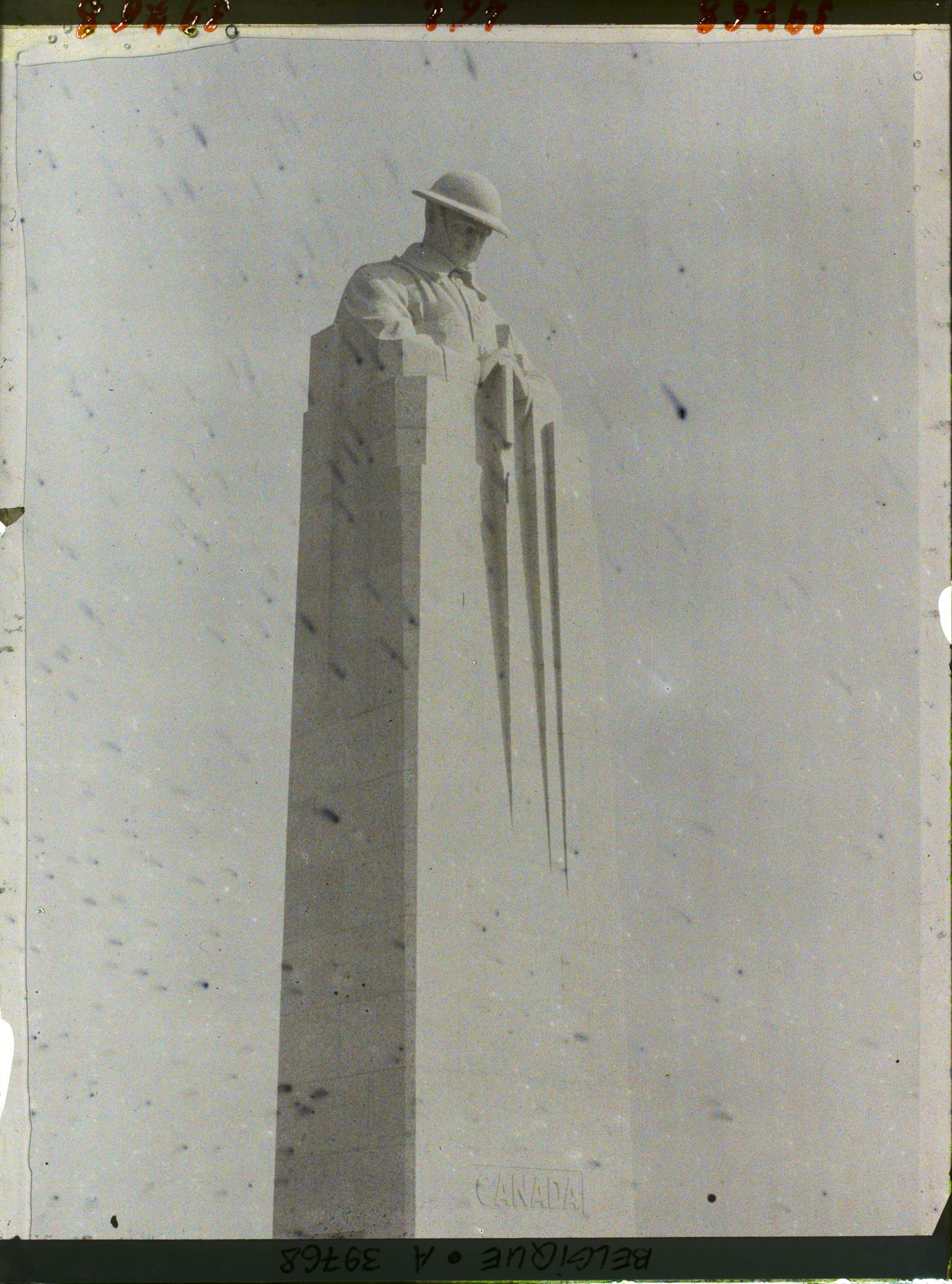 Image représentant Belgique, St Julien, Détail du monument; Sommet