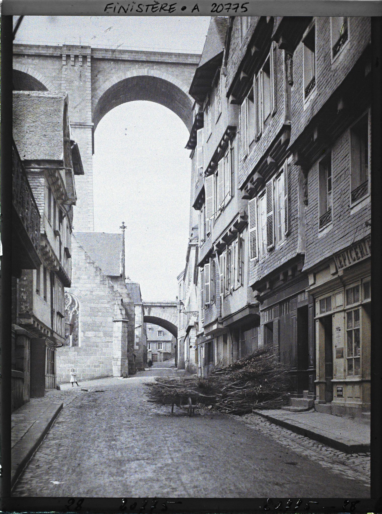 Image représentant La rue Saint-Melaine et le viaduc