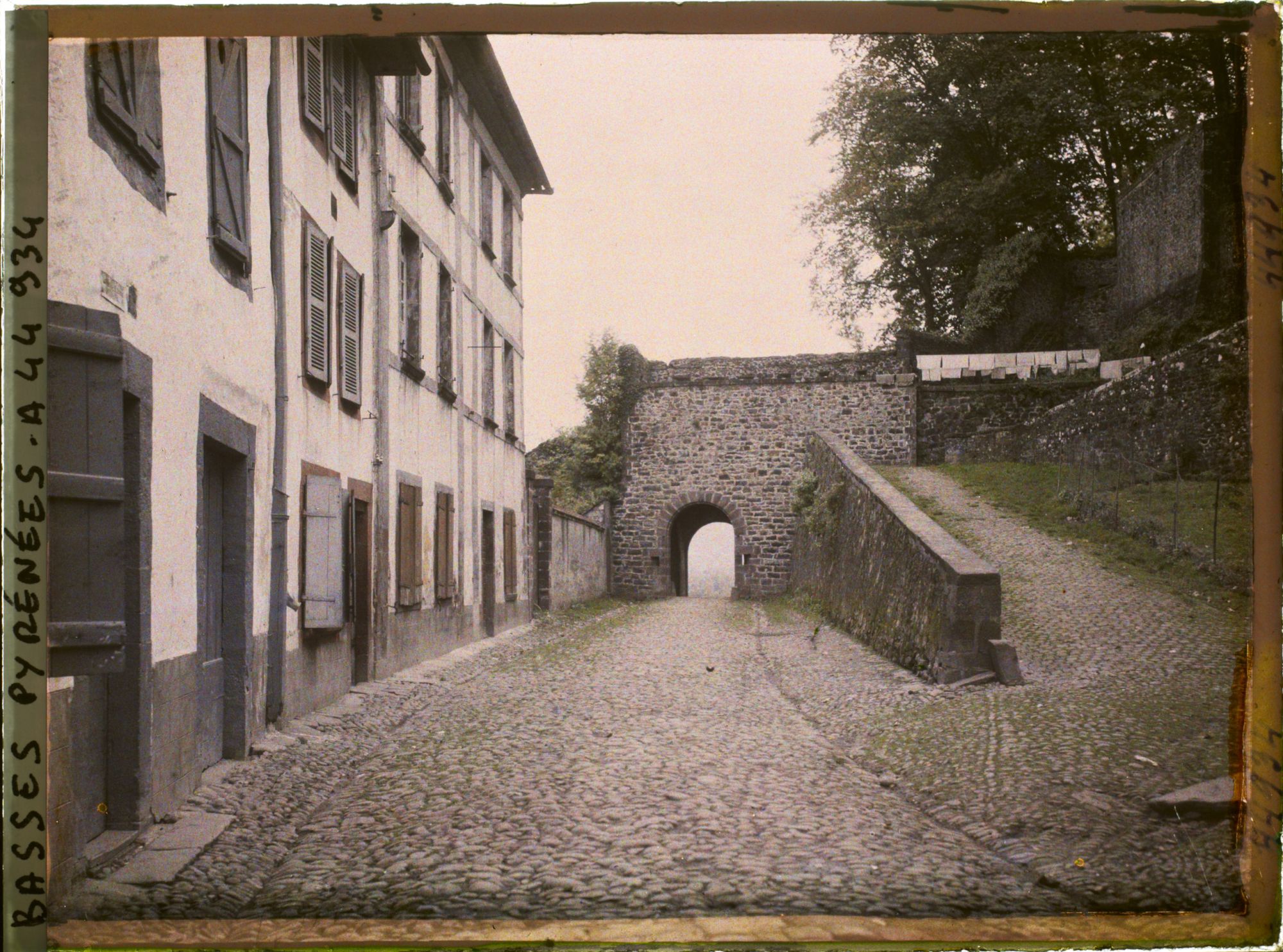Image représentant France, St Jean Pied de Port, Une porte de la Ville, Coté de l'Espagne
