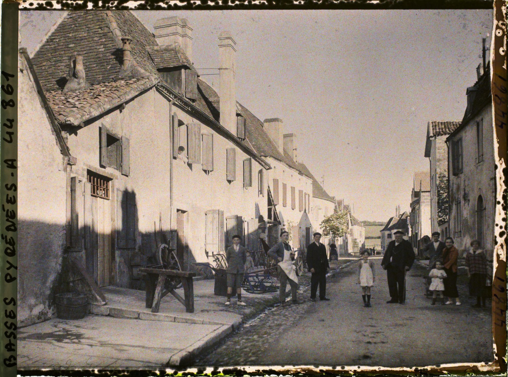 Image représentant France, Sauveterre de Béarn, La rue d'Aspis et ses habitants