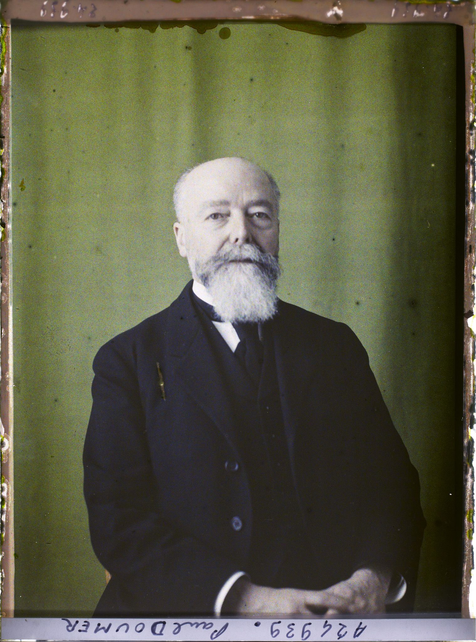 Image représentant Monsieur  https://musee-albert-kahn.s-museum.fr/home/NWQ2OTAwYzNmYjZlZTk1ZWQwODJmMjY4L2dlbmVyaWMtbm90aWNlLXRhYi9hdXRob3JpdHkvNjE3YTc5ZjVjZjhiODk2OGIzMzM3ZDIx/5d6900c3fb6ee95ed082f268/generic-notice-tab/authority/617a79ebcf8b8968b3336675 Paul Doumer