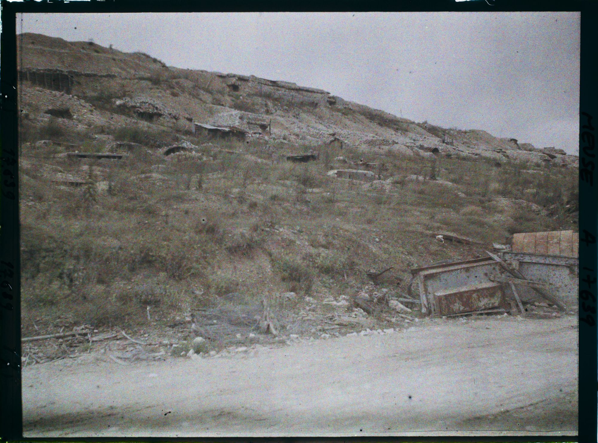 Image représentant France, Haudromont, Sur la route de Douaumont, venant de Bras, près des Carrières