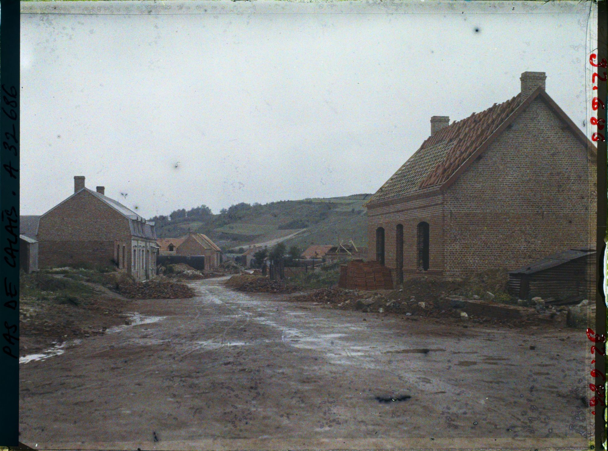 Image représentant France, Ablain St Nazaire, La grande Rue et le bois de Bouvigny