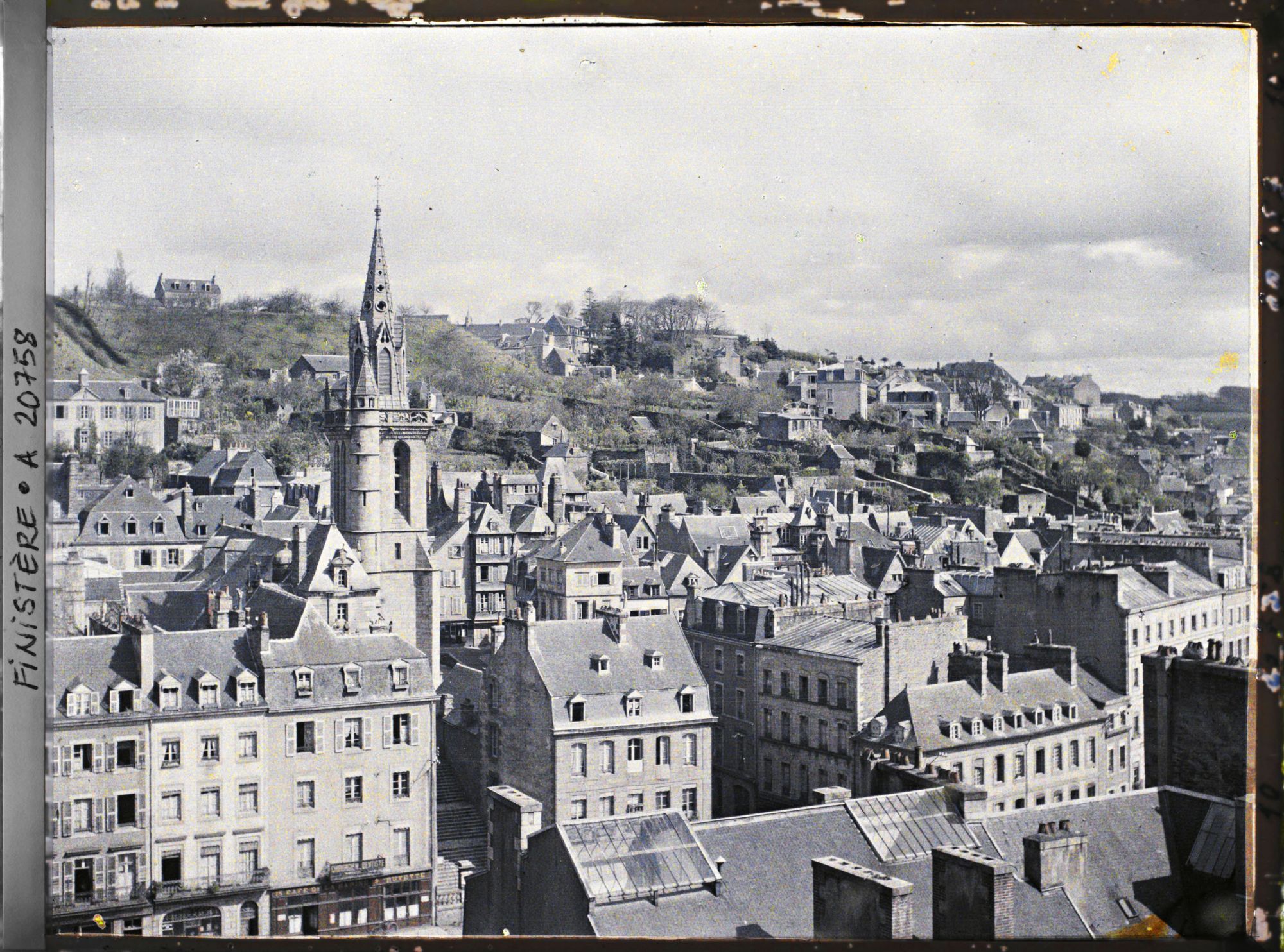 Image représentant Vue de Morlaix ; à gauche l'église Saint-Melaine