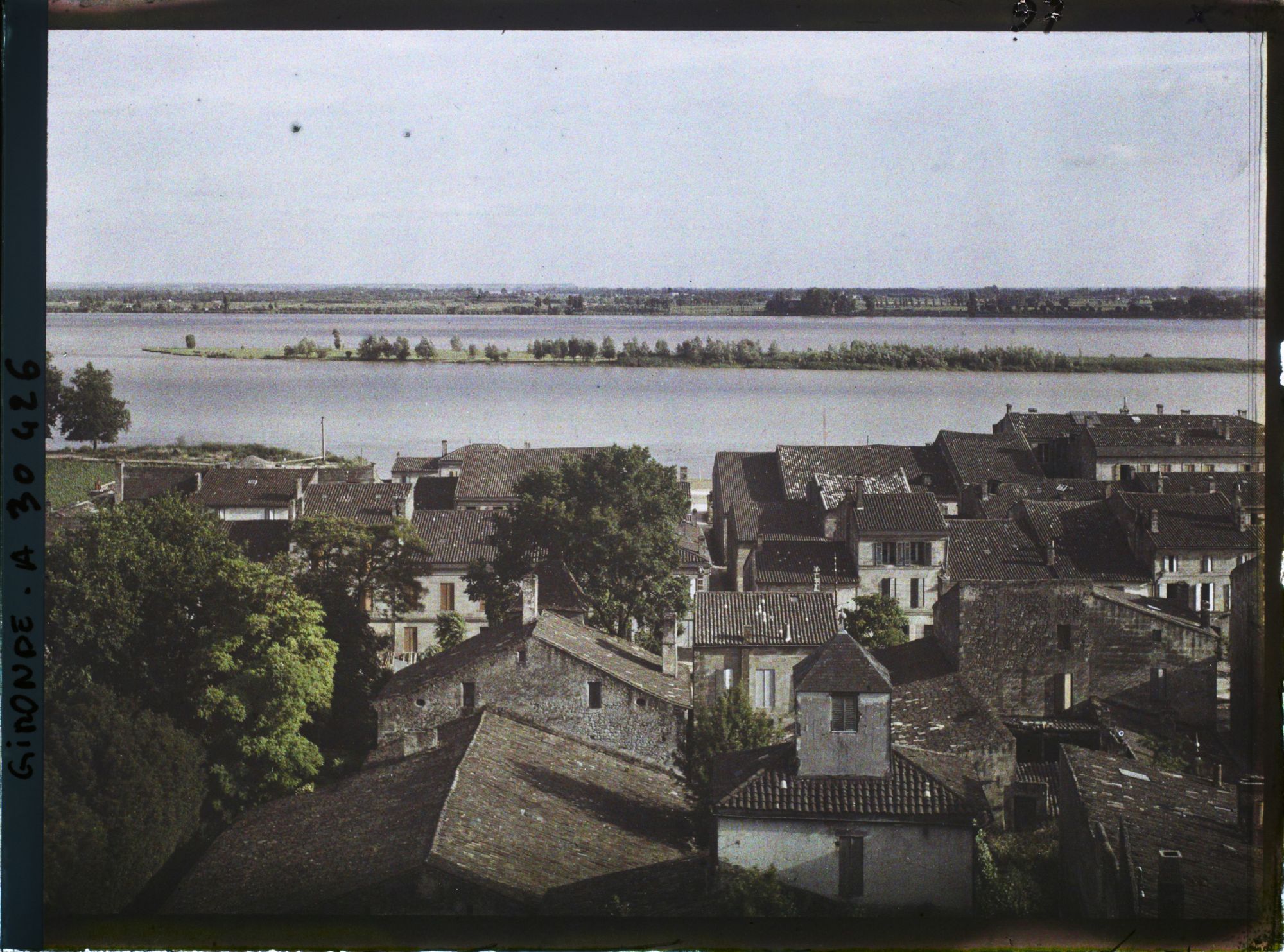 Image représentant France, Bourg s/Gironde, Panorama s/la Ville Basse et la Dordogne