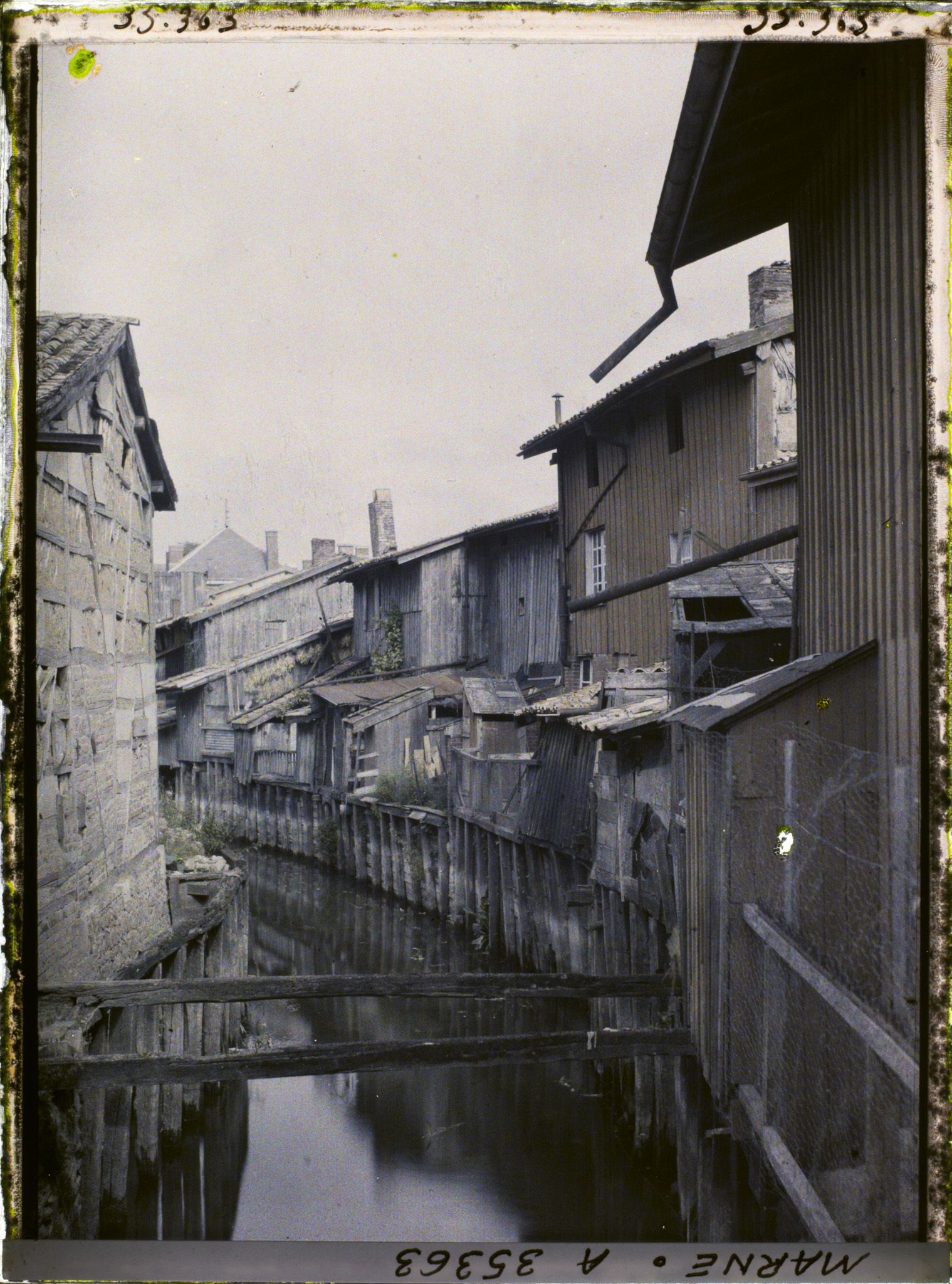 Image représentant France, Ste Menehould le haut, Vue sur le Canal