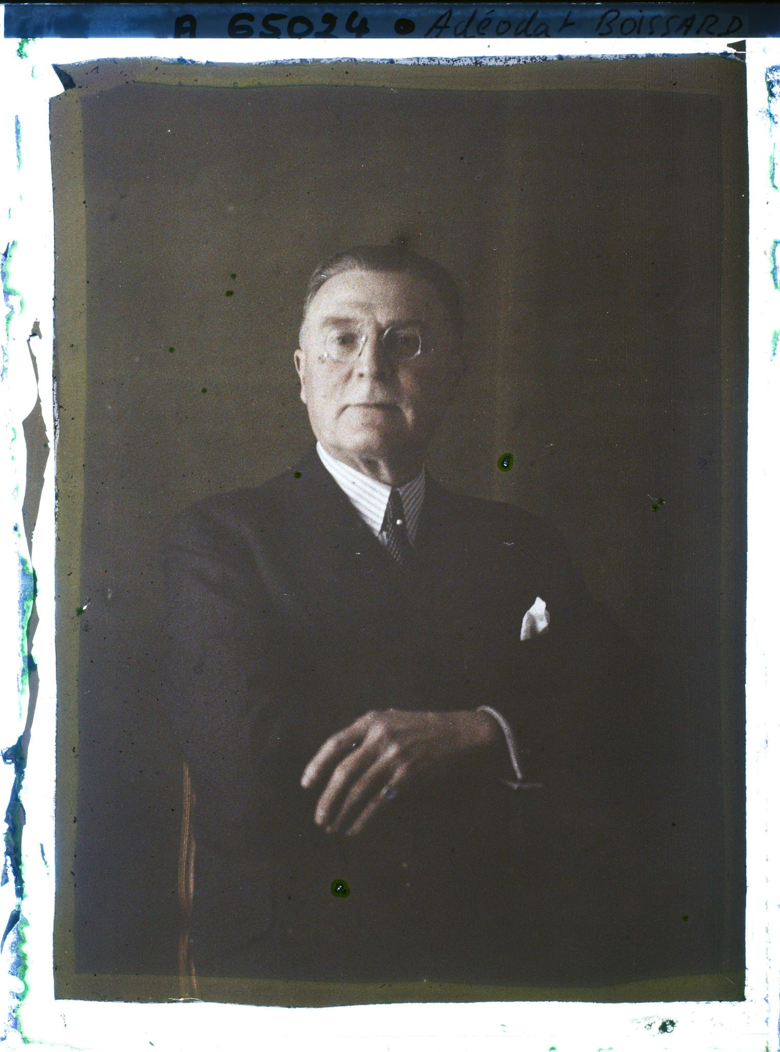 Image représentant https://musee-albert-kahn.s-museum.fr/home/NWQ2OTAwYzNmYjZlZTk1ZWQwODJmMjY4L2dlbmVyaWMtbm90aWNlLXRhYi9hdXRob3JpdHkvNjE3YTc5ZjVjZjhiODk2OGIzMzM3ZDIx/5d6900c3fb6ee95ed082f268/generic-notice-tab/authority/617a79ebcf8b8968b33368d9 Monsieur Adéodat Boissard
