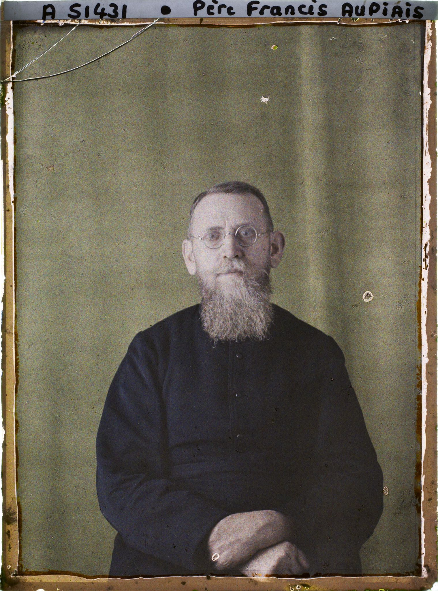 Image représentant https://musee-albert-kahn.s-museum.fr/home/NWQ2OTAwYzNmYjZlZTk1ZWQwODJmMjY4L2dlbmVyaWMtbm90aWNlLXRhYi9hdXRob3JpdHkvNjE3YTc5ZjVjZjhiODk2OGIzMzM3ZDIx/5d6900c3fb6ee95ed082f268/generic-notice-tab/authority/617a79eacf8b8968b333654e Le Révérend Père Aupiais