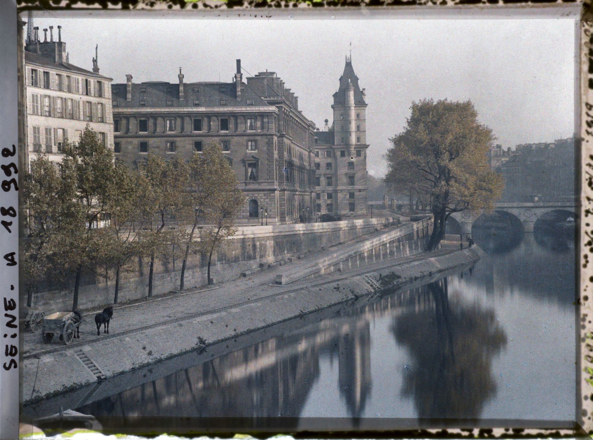 Image représentant Le Palais de Justice quai des Orfèvres, vu du Pont Neuf