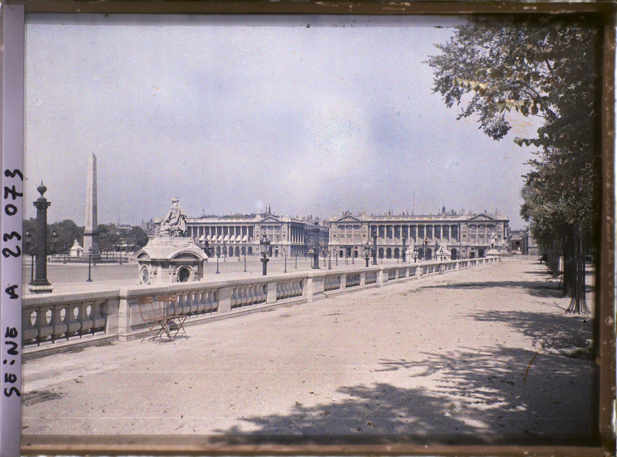 Image représentant La place de la Concorde prise depuis les Tuileries