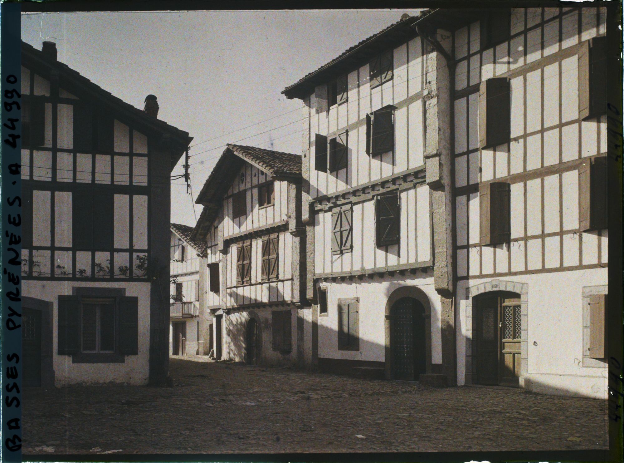 Image représentant France, Espelette, Ensemble de maisons