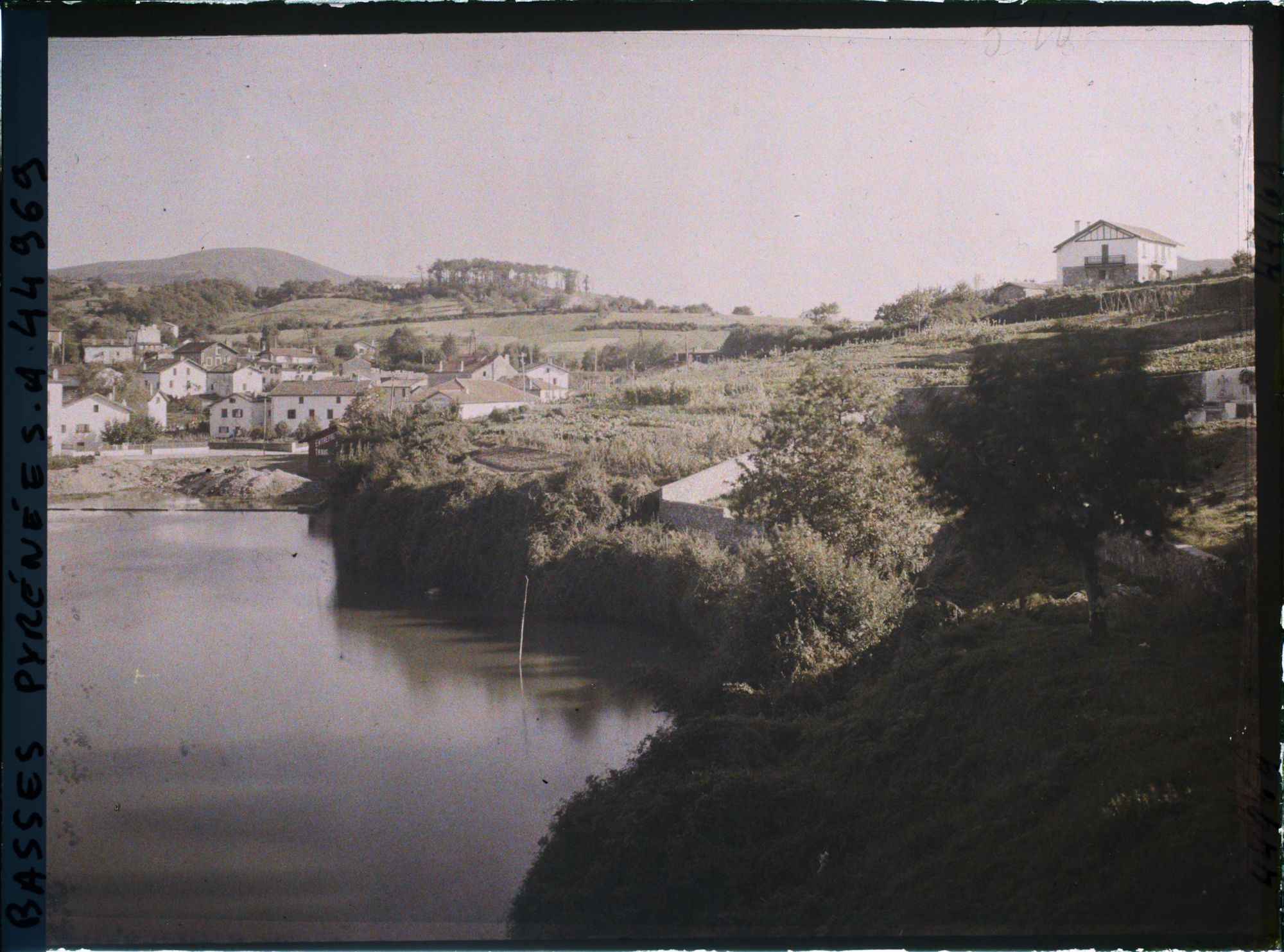 Image représentant France, Hendaye, Vue prise depuis le Pont vers la Ville