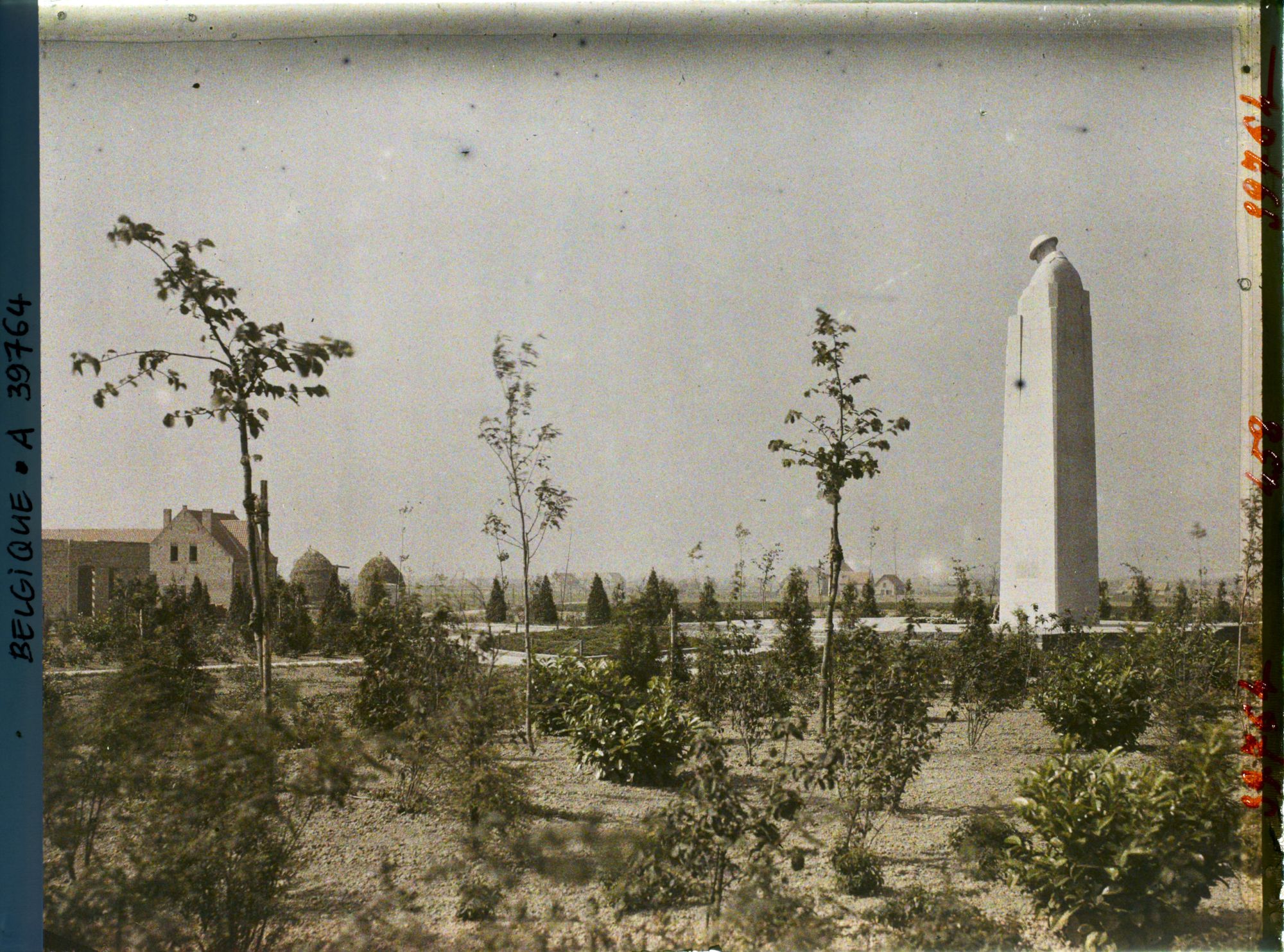 Image représentant Belgique, St Julien, Monument des Canadiens tués à l'attaque des 22, 23, 24 Avril 1915 autre aspect