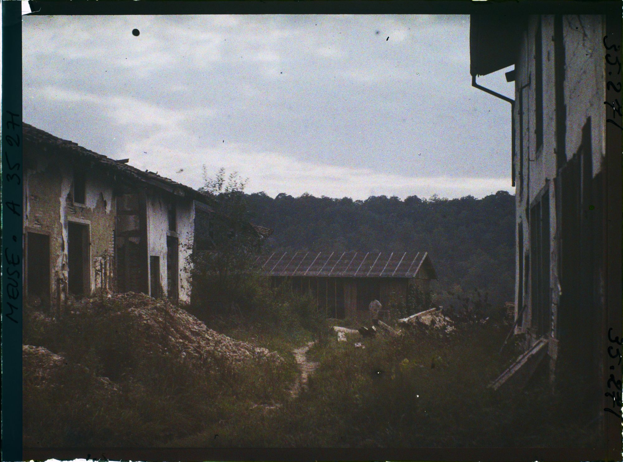 Image représentant France, La Chalade, Ruines de la Chalade vues à la nuit tombante