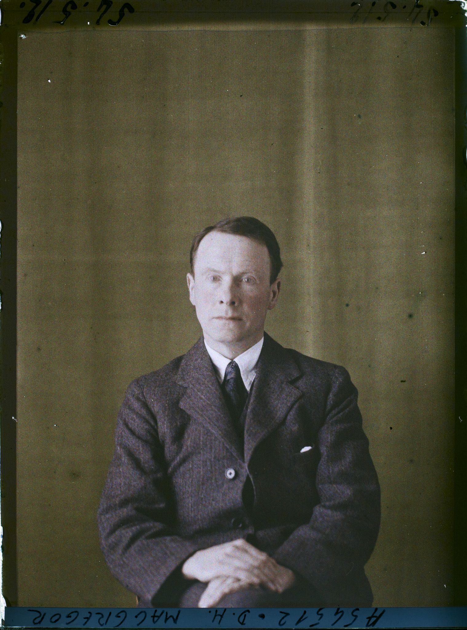 Image représentant https://musee-albert-kahn.s-museum.fr/home/NWQ2OTAwYzNmYjZlZTk1ZWQwODJmMjY4L2dlbmVyaWMtbm90aWNlLXRhYi9hdXRob3JpdHkvNjE3YTc5ZjVjZjhiODk2OGIzMzM3ZDIx/5d6900c3fb6ee95ed082f268/generic-notice-tab/authority/617a79ebcf8b8968b333730e Monsieur David Hutchinson Macgregor