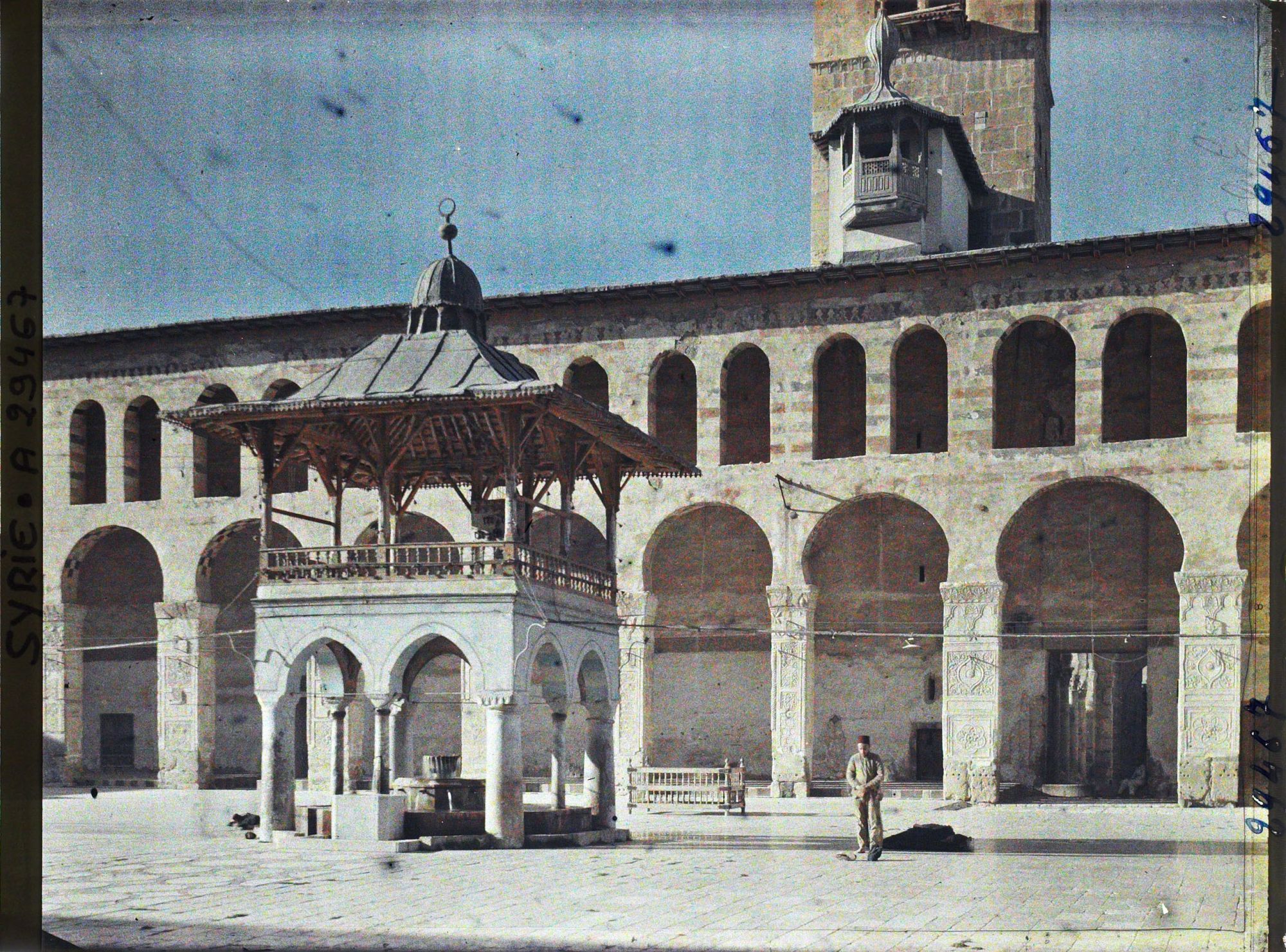 Image représentant Le dôme de la Fontaine (Qubbat en Naufara) dans la cour intérieure de la mosquée des Omeyades