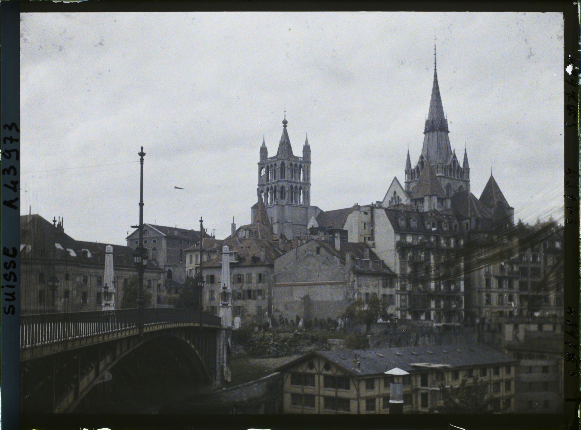 Image représentant La cathédrale Notre-Dame de Lausanne et le pont Bessières