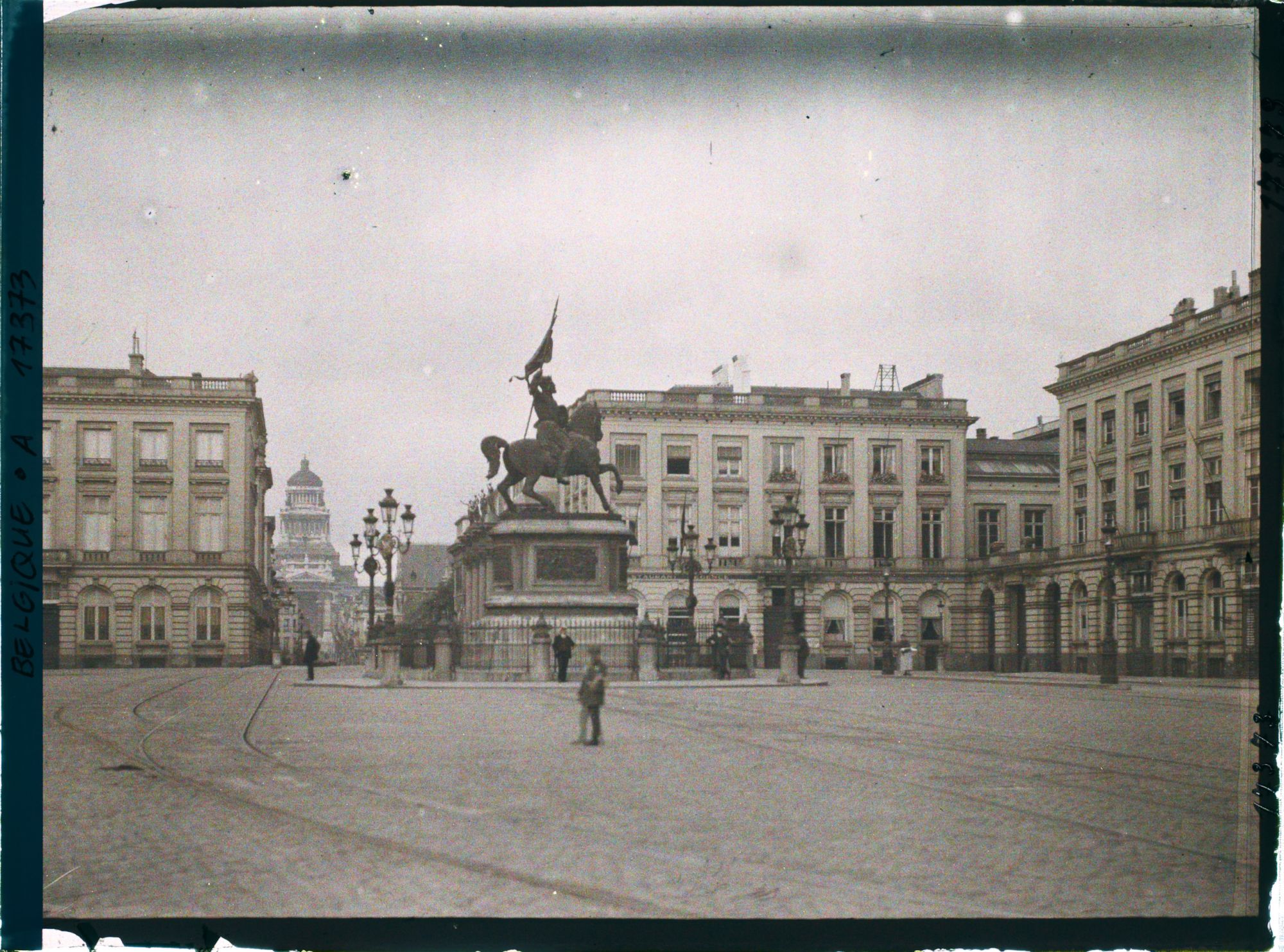 Image représentant Belgique, Bruxelles, La Place Royale et Statue de Godefroid de Bouillon