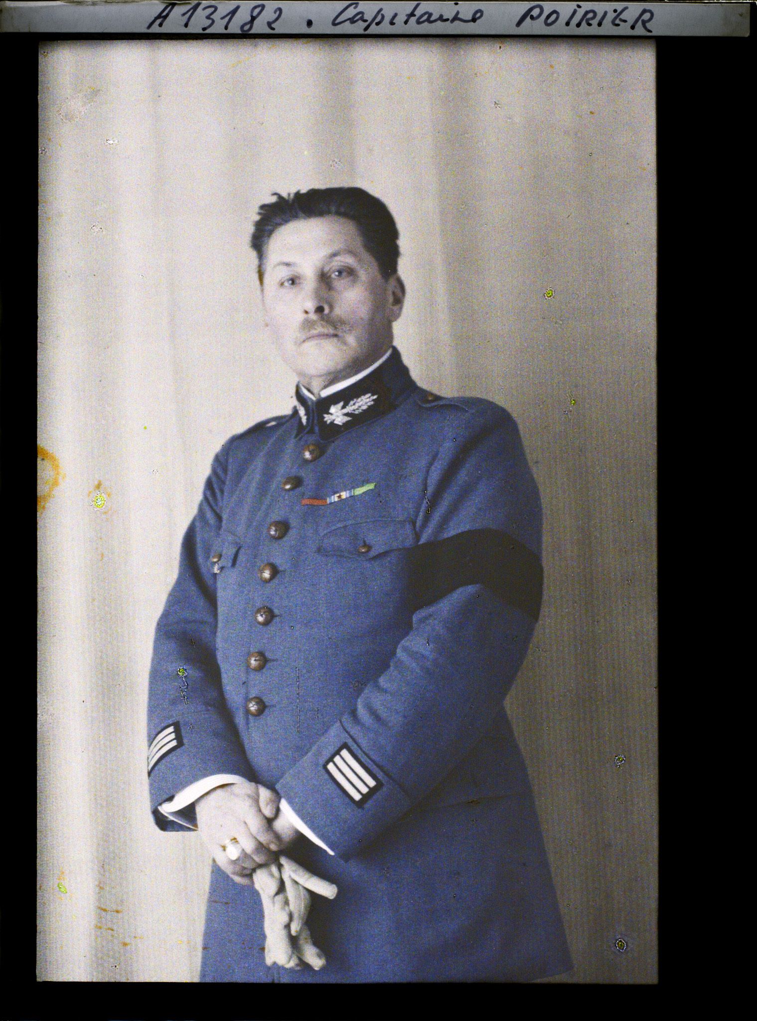 Image représentant Le  https://musee-albert-kahn.s-museum.fr/home/NWQ2OTAwYzNmYjZlZTk1ZWQwODJmMjY4L2dlbmVyaWMtbm90aWNlLXRhYi9hdXRob3JpdHkvNjE3YTc5ZjVjZjhiODk2OGIzMzM3ZDIx/5d6900c3fb6ee95ed082f268/generic-notice-tab/authority/617a79ebcf8b8968b33375b5 capitaine Poirier