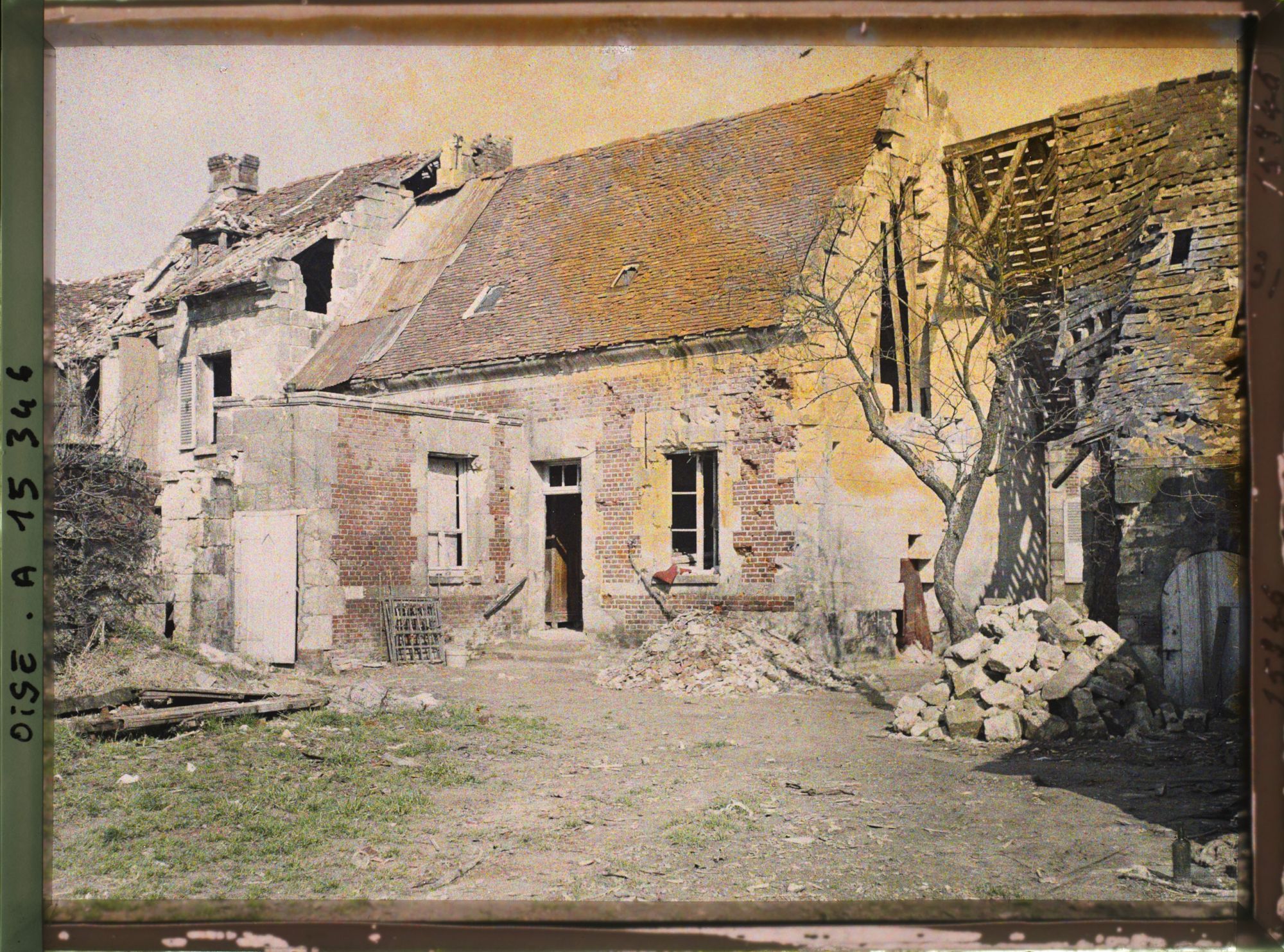Image représentant France, Elincourt Ste Marguerite, Guerre Types de Maisons démolies à Elincourt