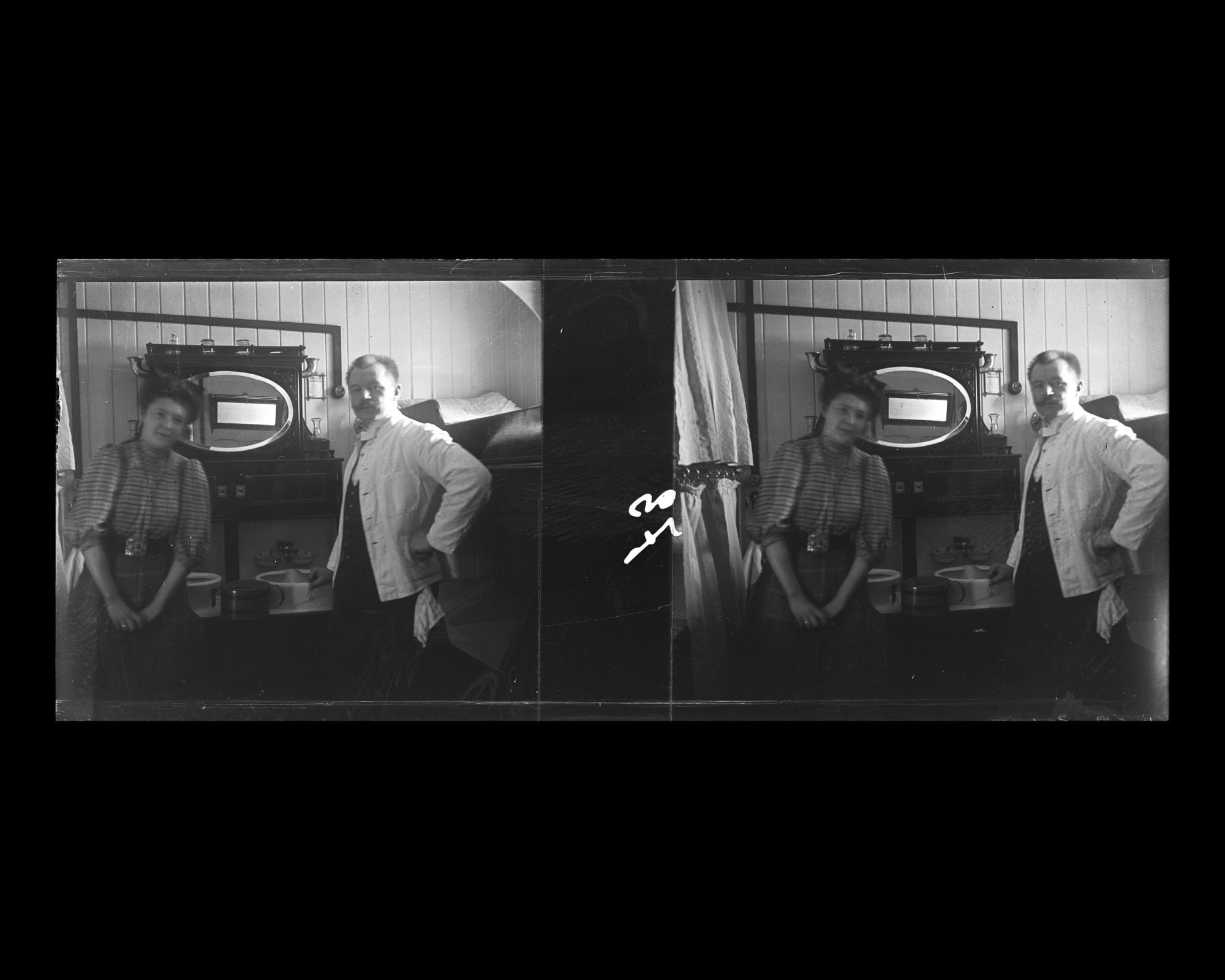 Image représentant Membres du personnel d'équipage dans la cabine de seconde classe occupée par Albert Dutertre