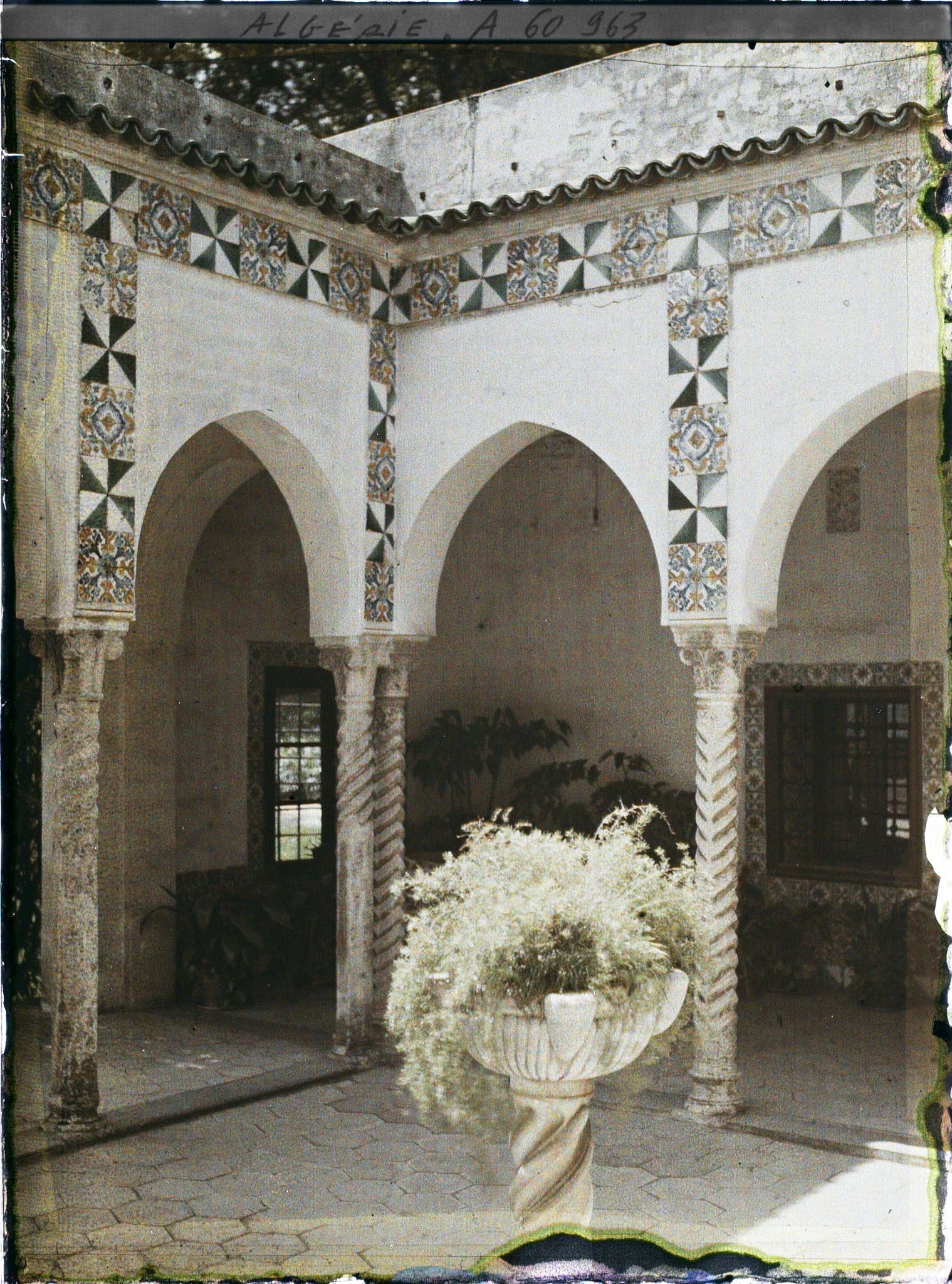 Image représentant Le patio d'un petit pavillon dans le palais d'été du Gouverneur