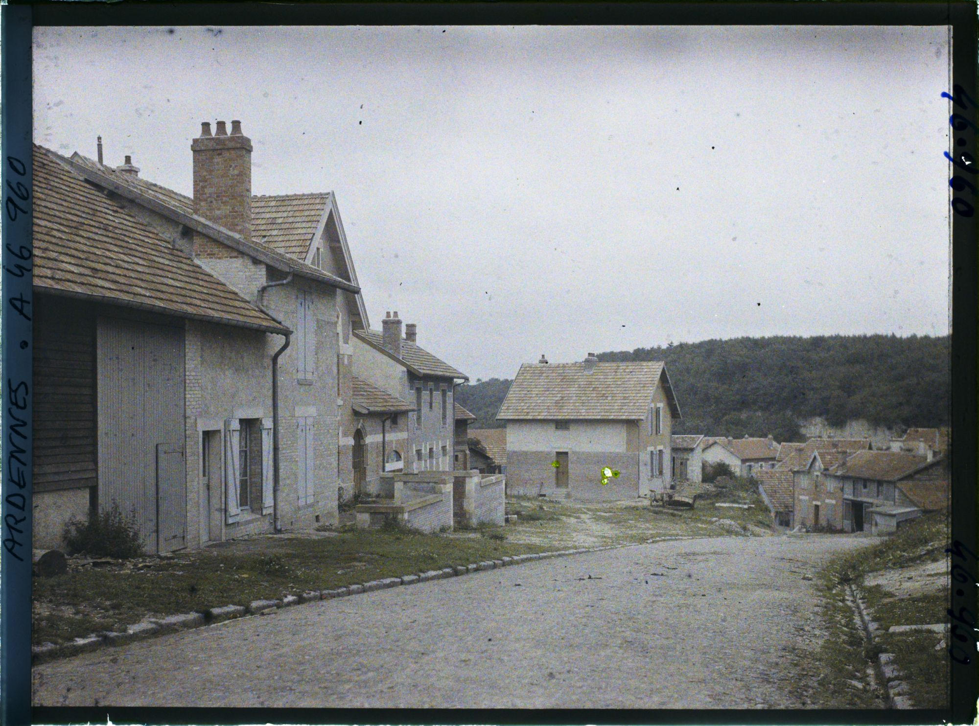 Image représentant France, Condé les Autry Ardennes (260 h), Entrée par la Rte de Servon