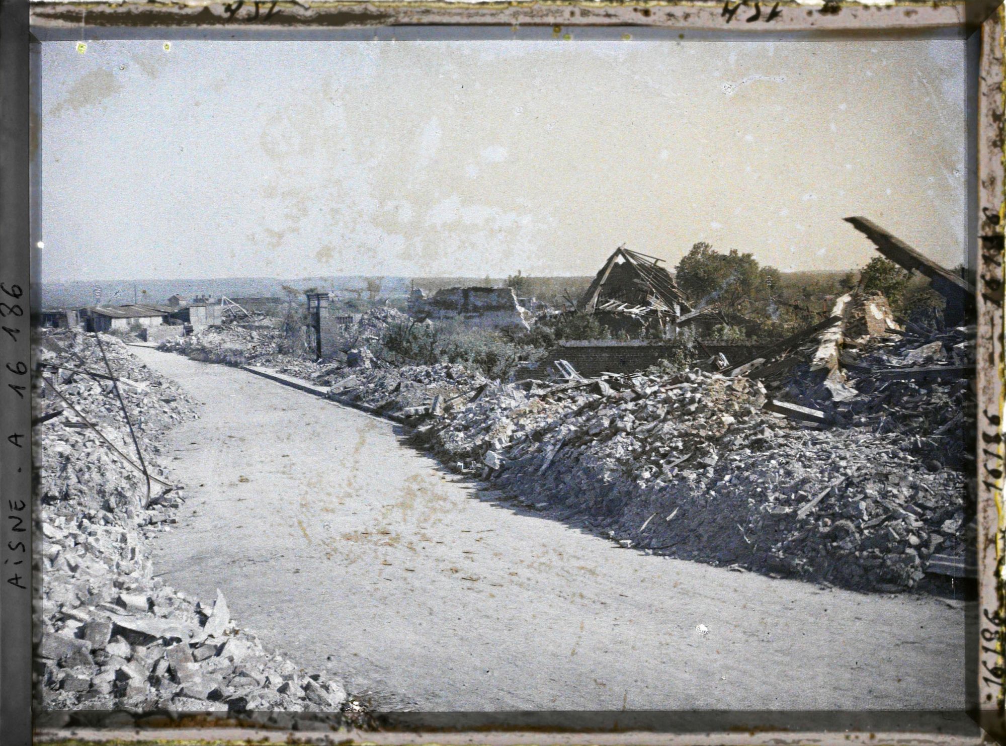 Image représentant France, Tergnier, La rue Marceau, vue vers le Canal