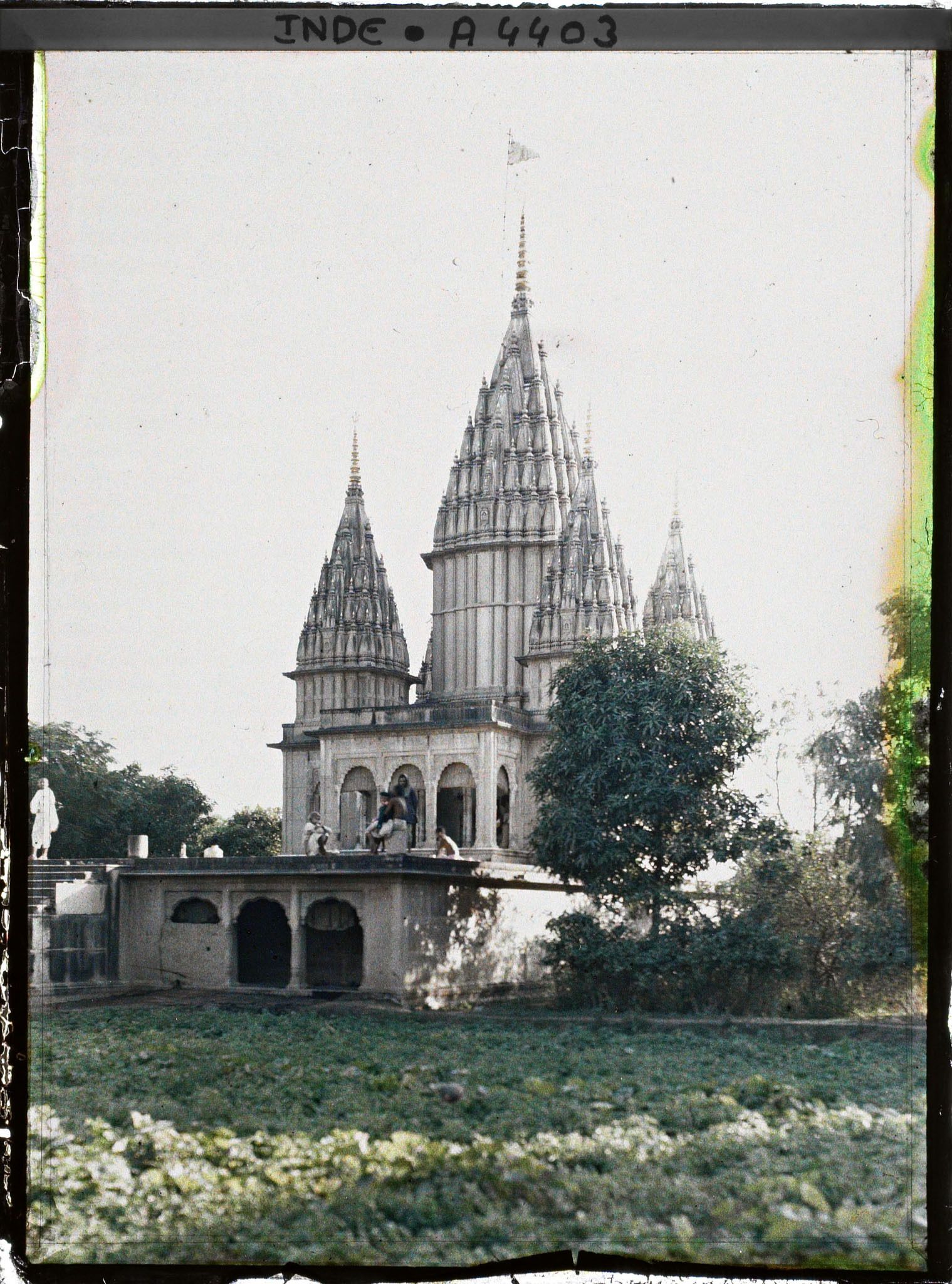 Image représentant Un temple hindou, peut-être shivaïte
