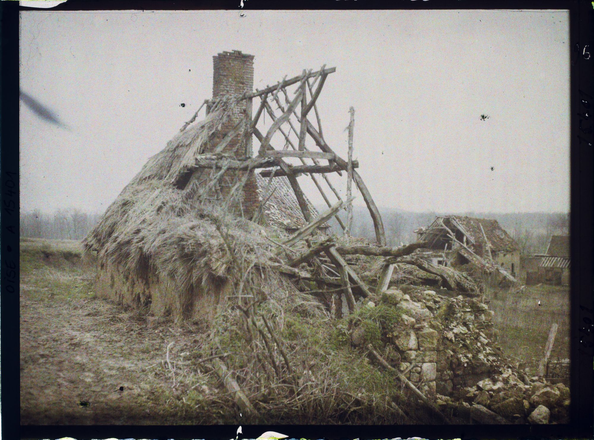 Image représentant France, Vignemont, Guerre : Une vieille Maison Couverte de Chaume