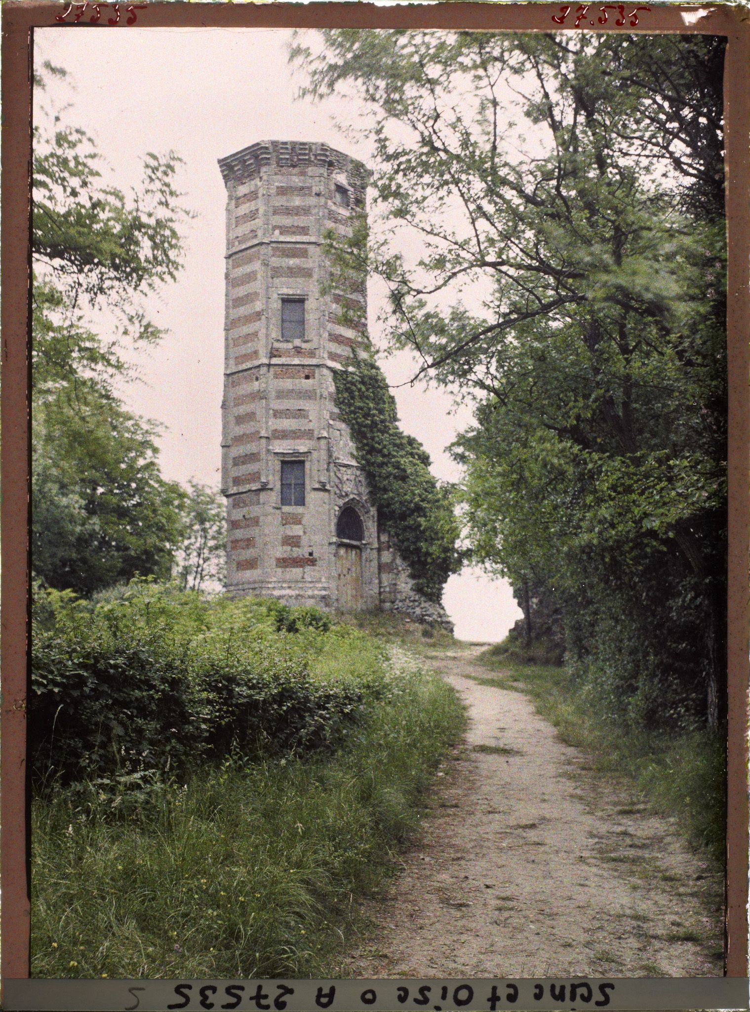 Image représentant France, Montfort l'Amaury, La Tour d'Anne de Bretagne, Comtesse de Montfort