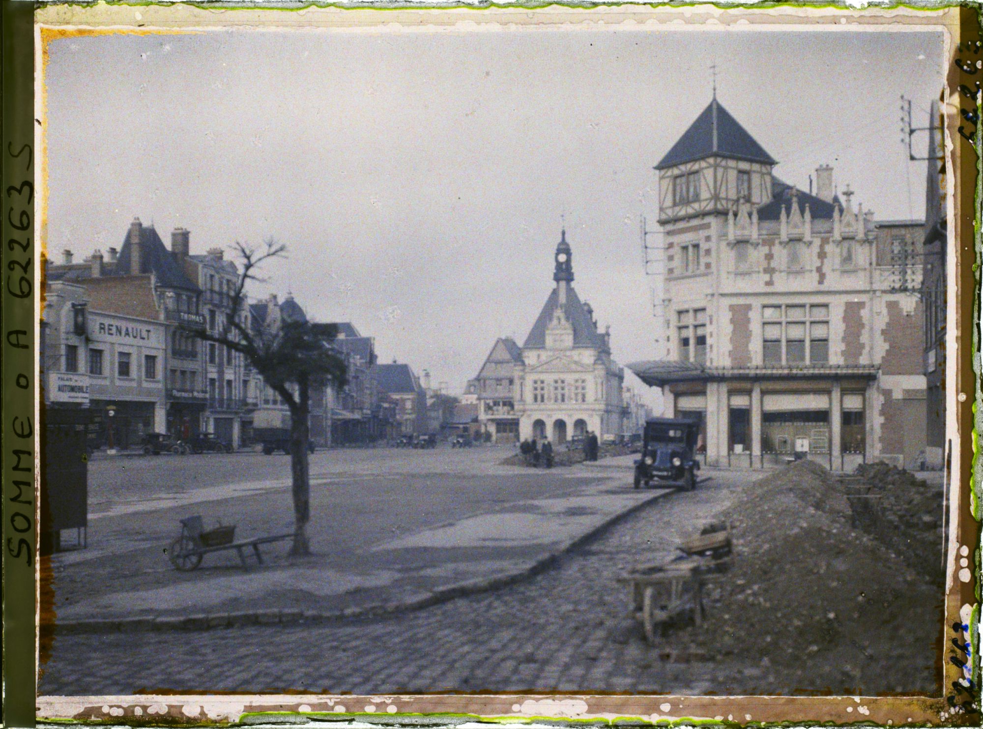 Image représentant Somme, Péronne, La rue et Place principales