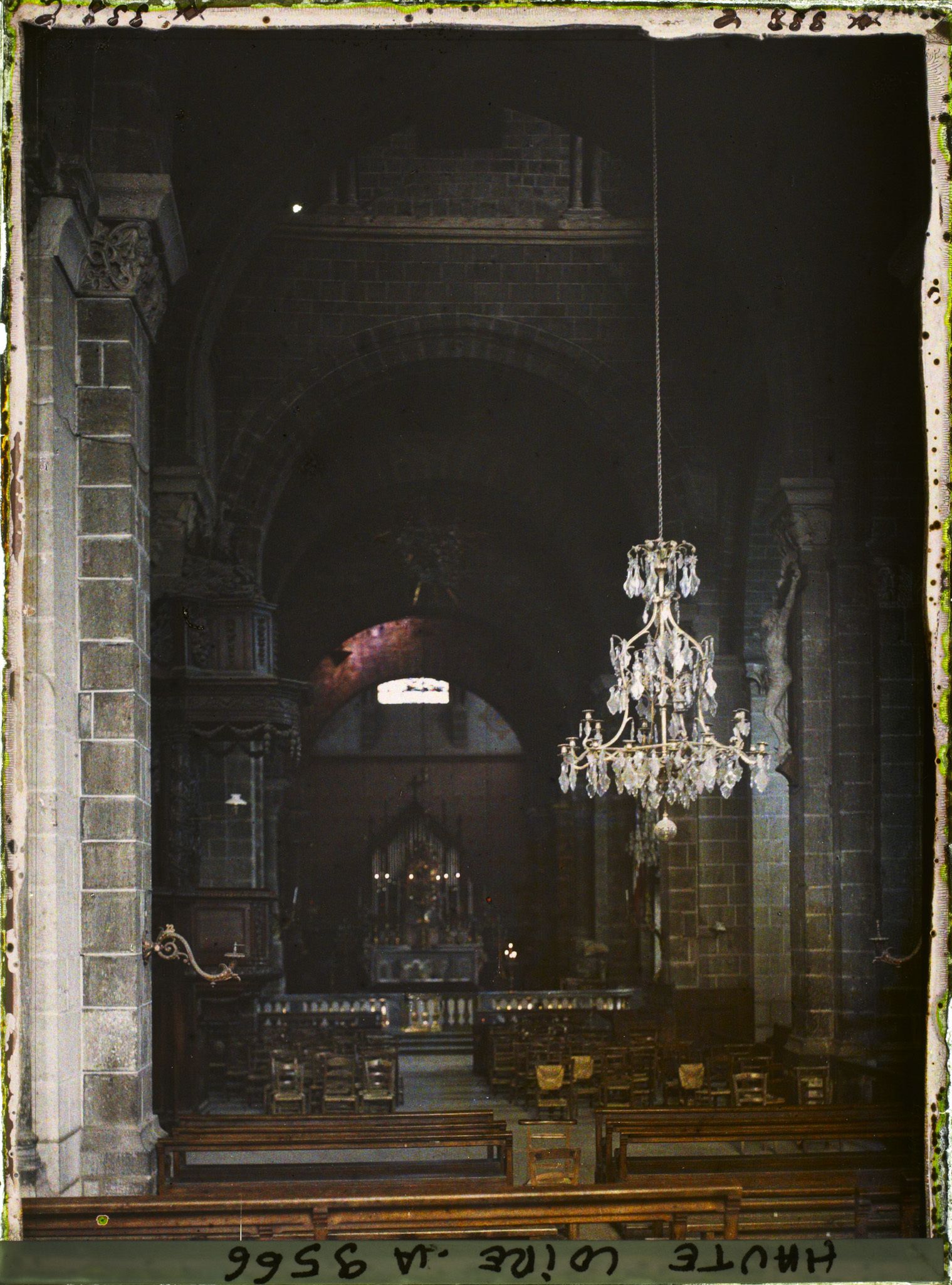 Image représentant La nef centrale de la cathédrale Notre-Dame-de-l'Annonciation